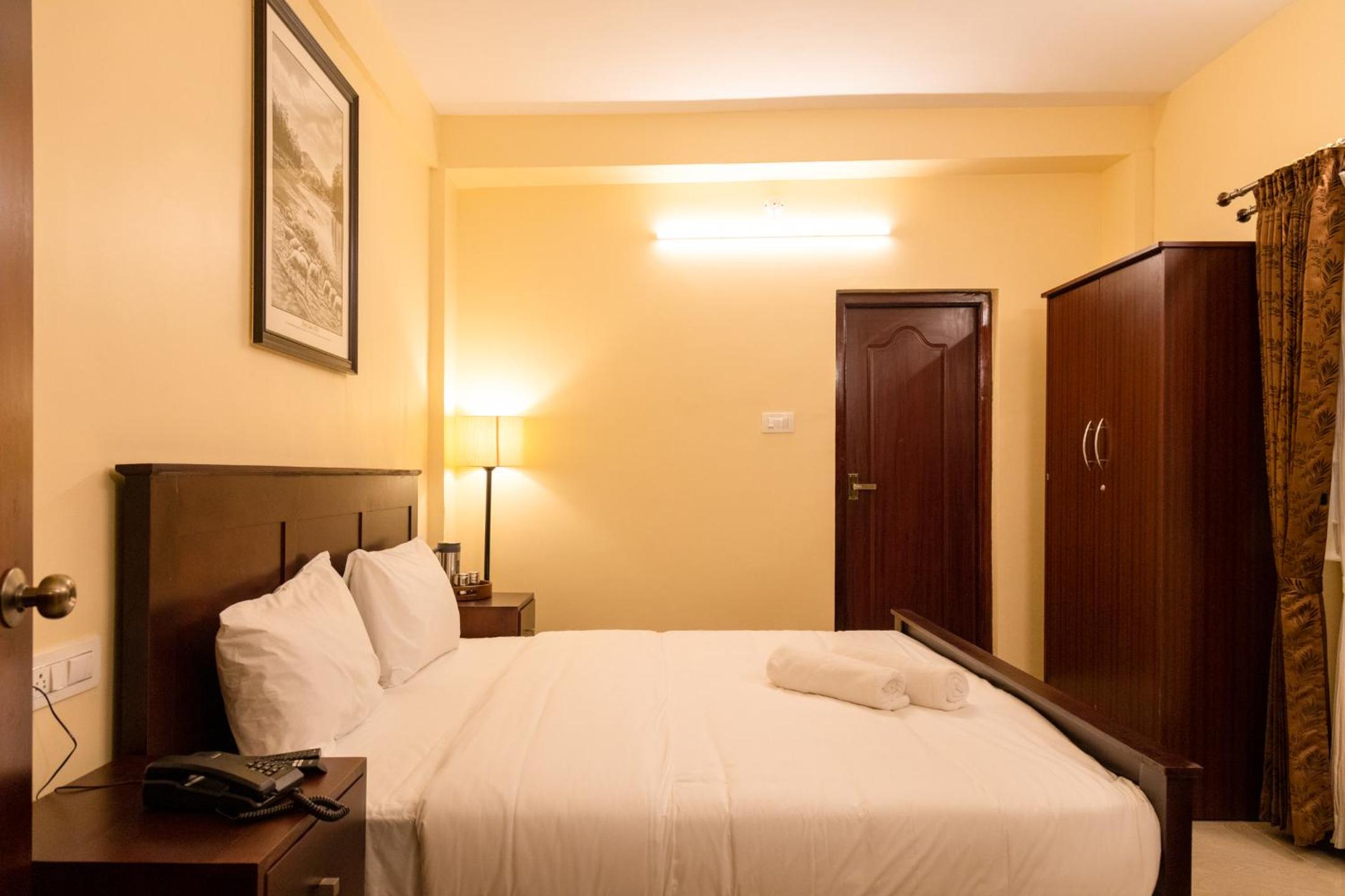 Deluxe King Room - Photo 4
