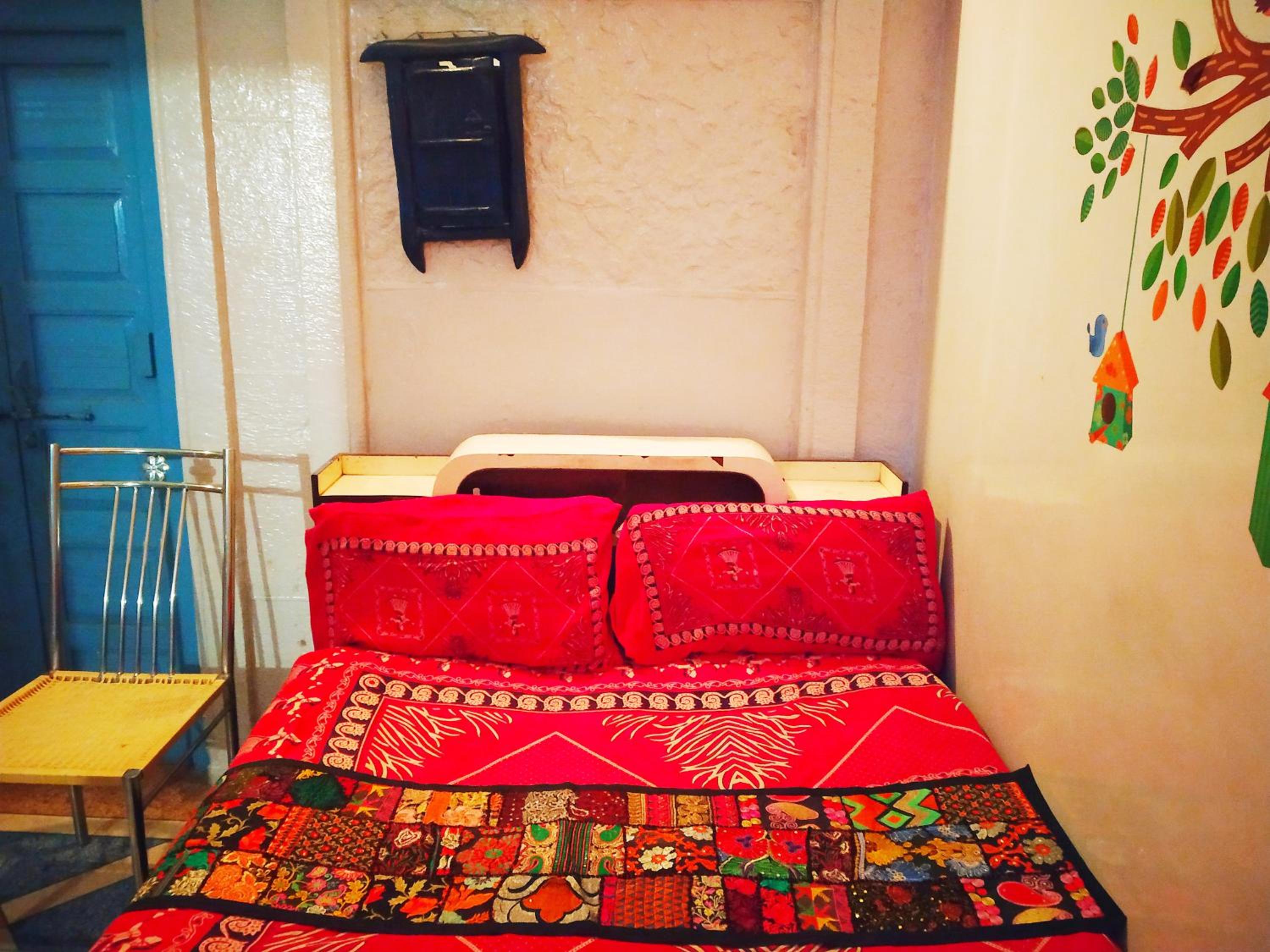 Budget Double Room - Photo 9