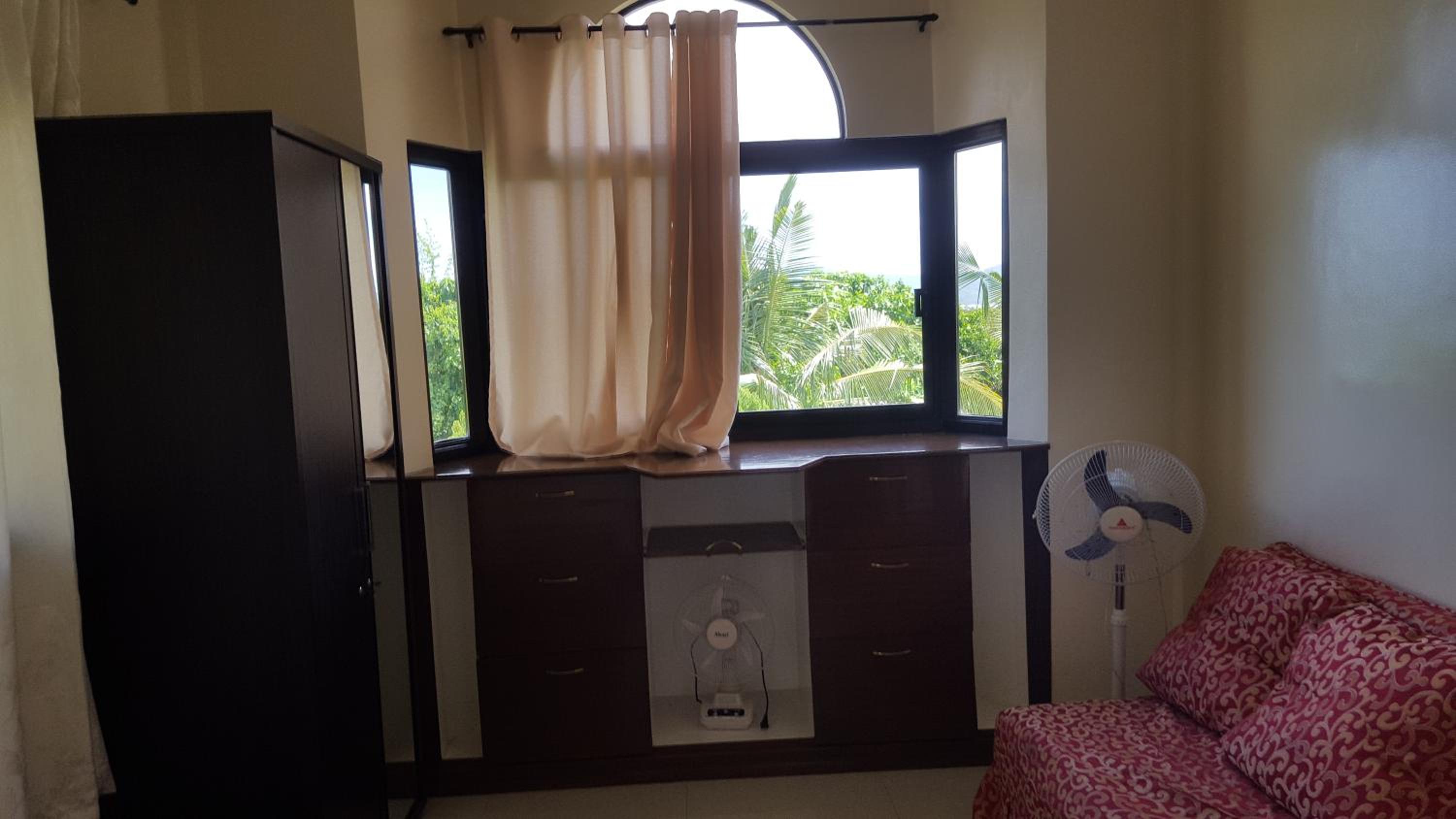 Three-Bedroom Townhouse - Photo 29