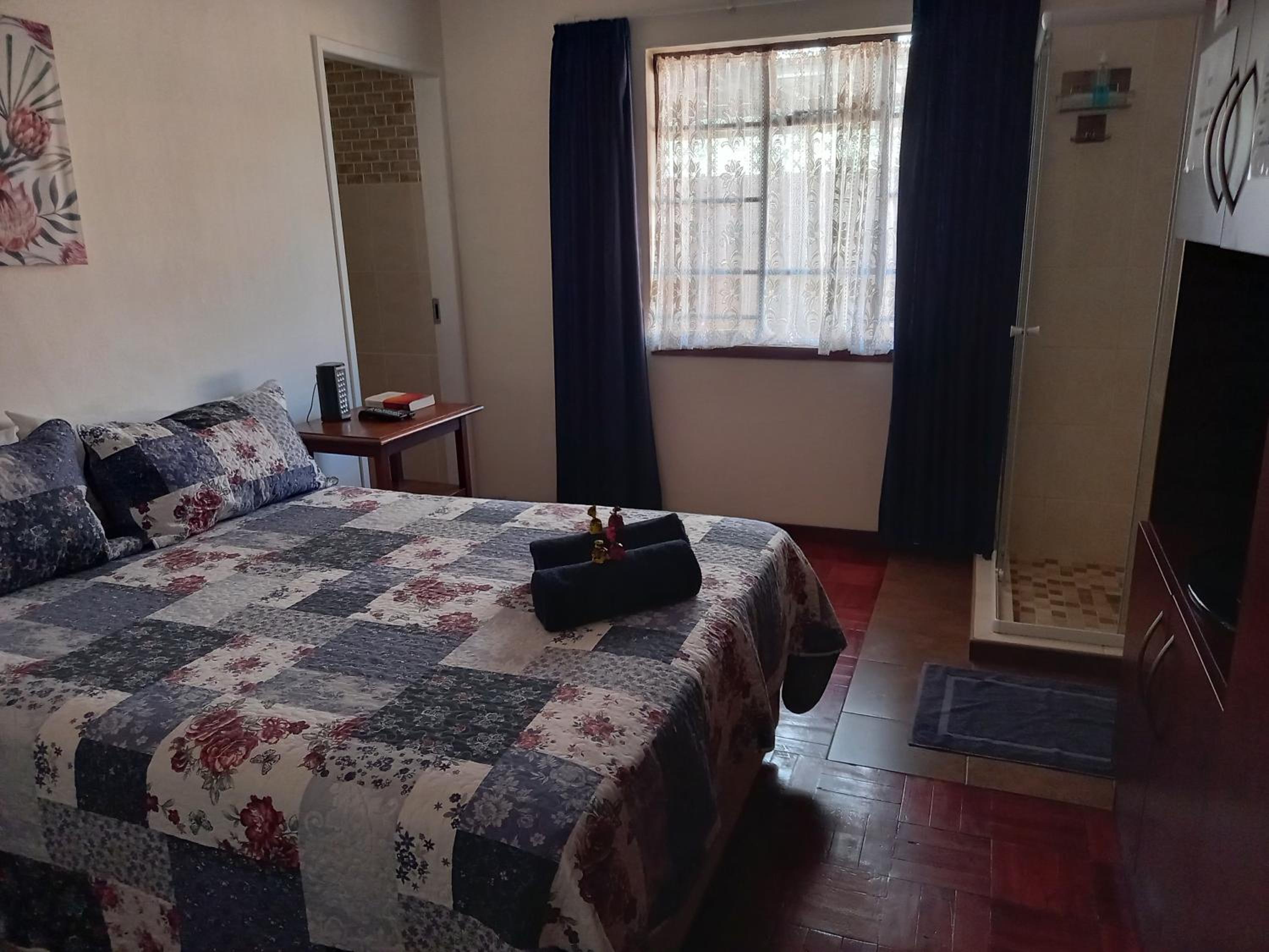 Double Room with Private Bathroom photo 1