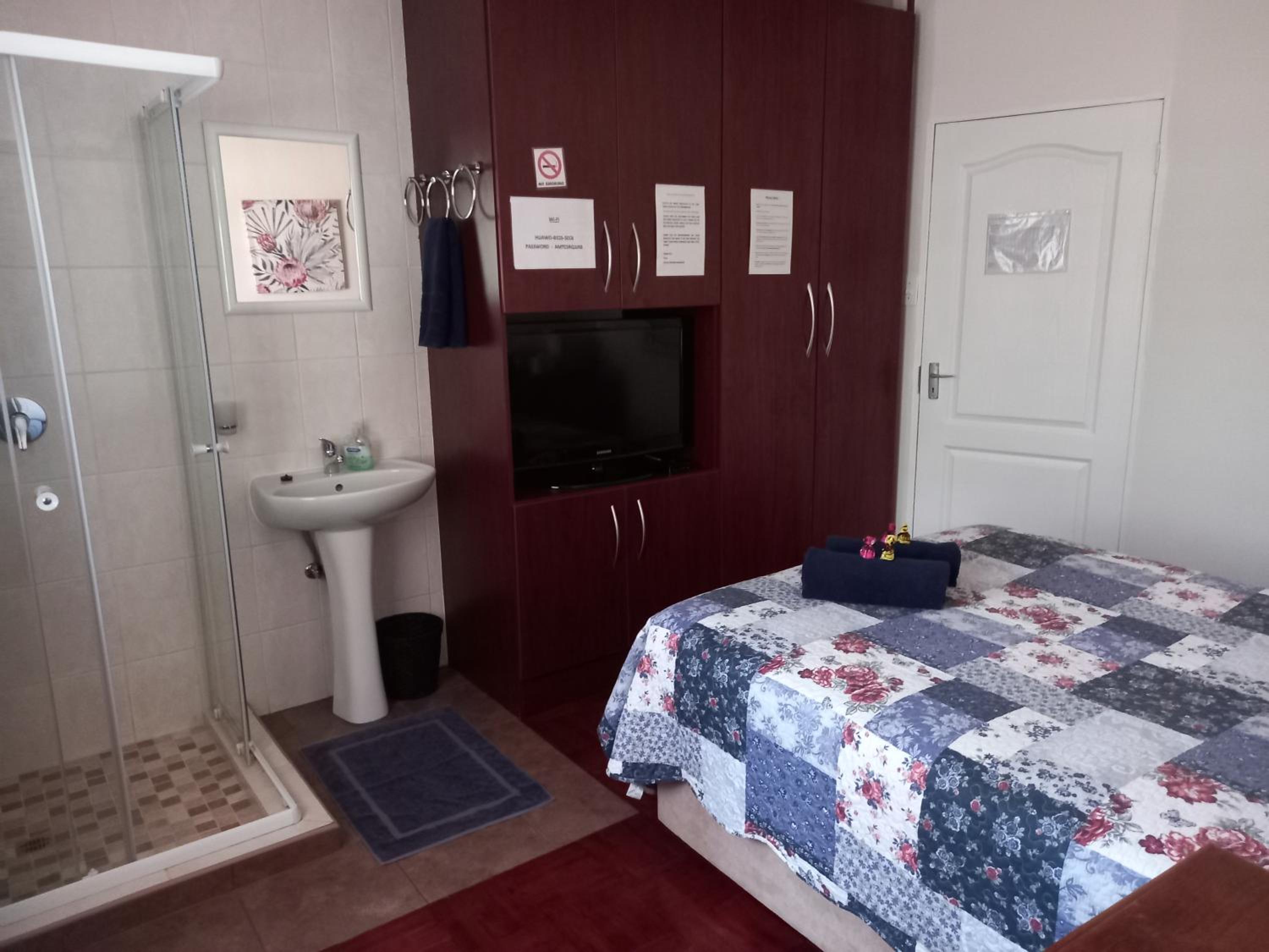 Double Room with Private Bathroom photo 2