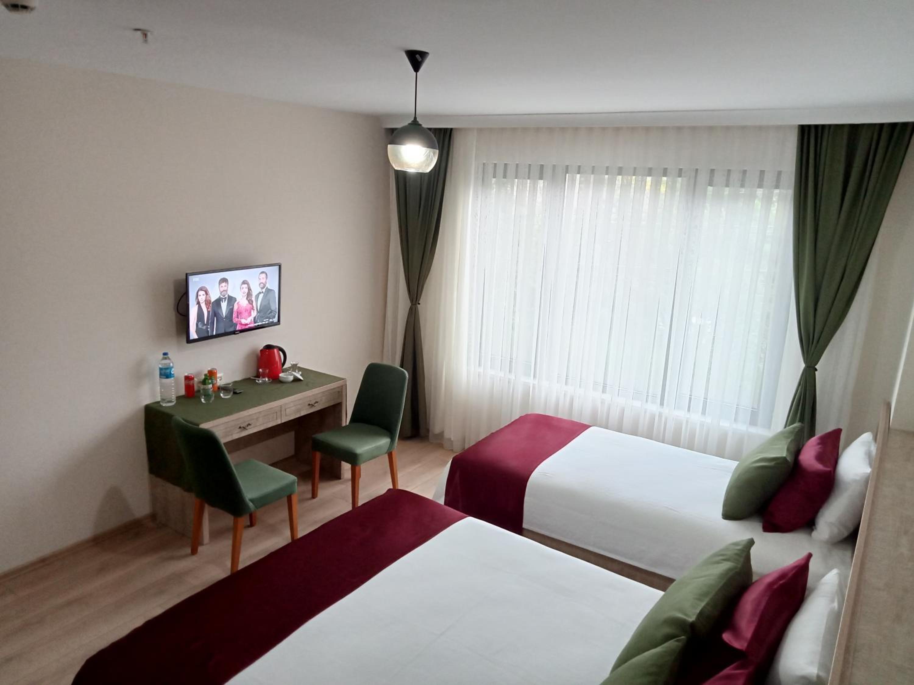 Triple Room with City View - Photo 1