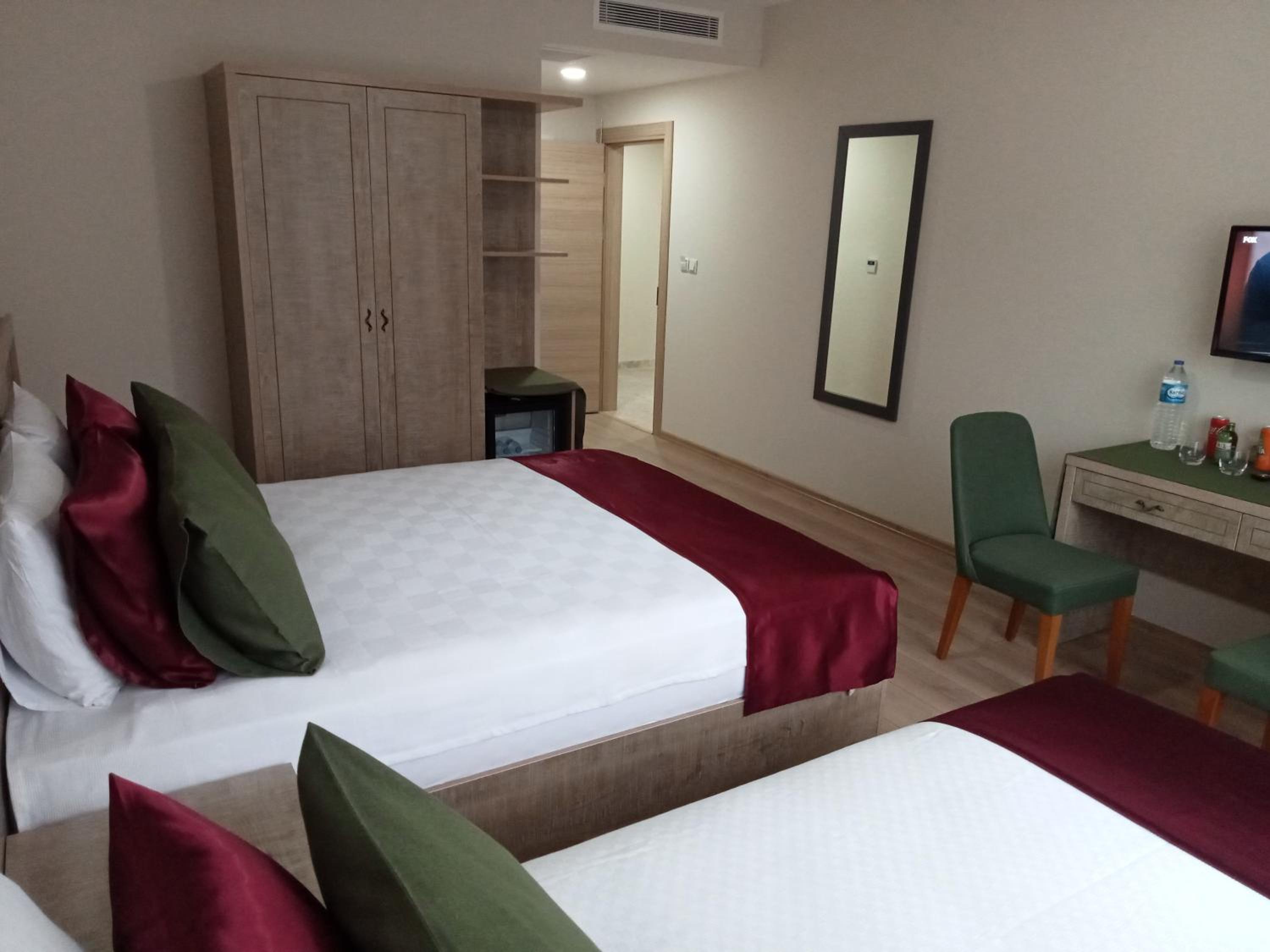 Triple Room with City View - Photo 5