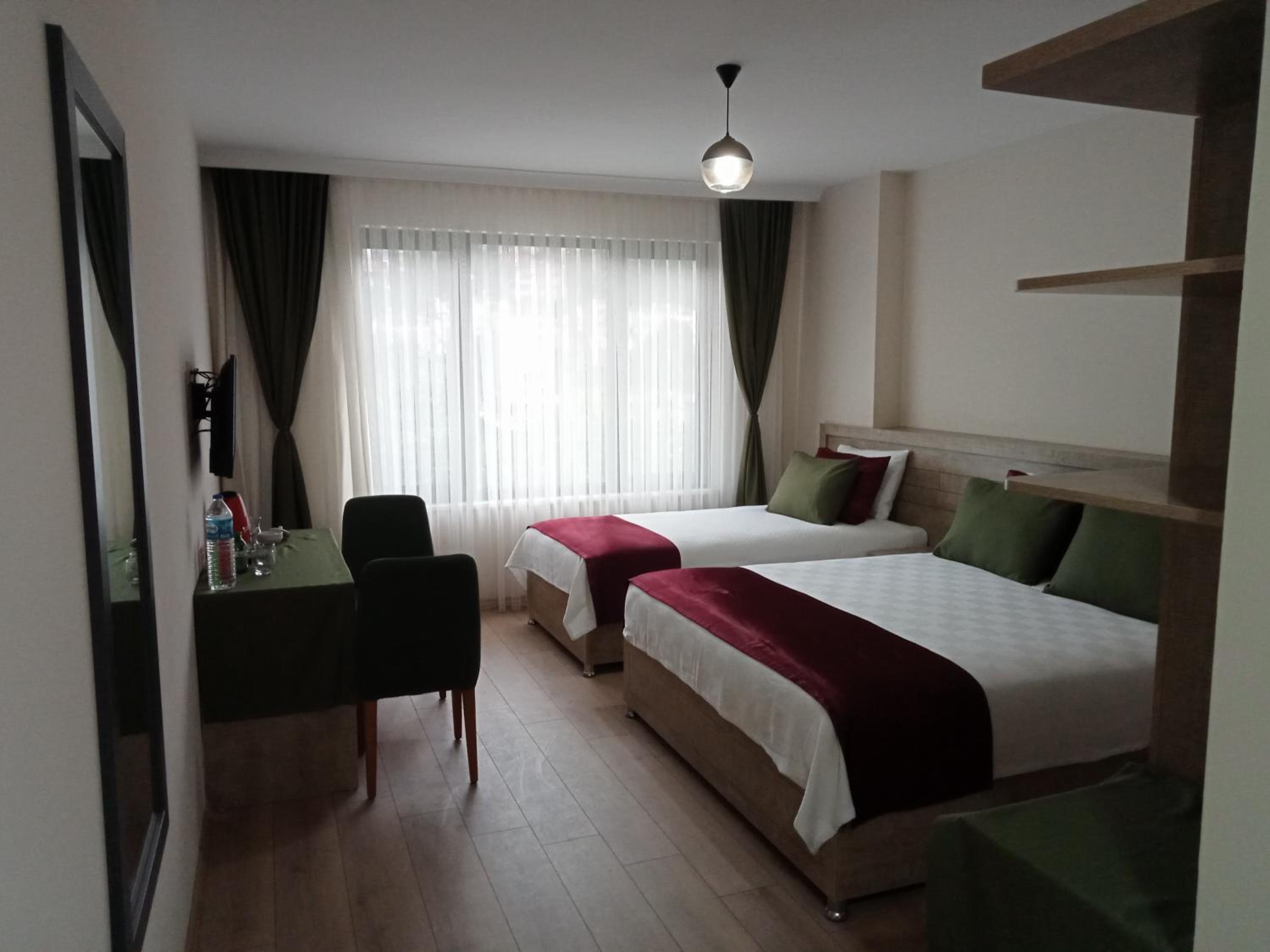 Triple Room with City View - Photo 4