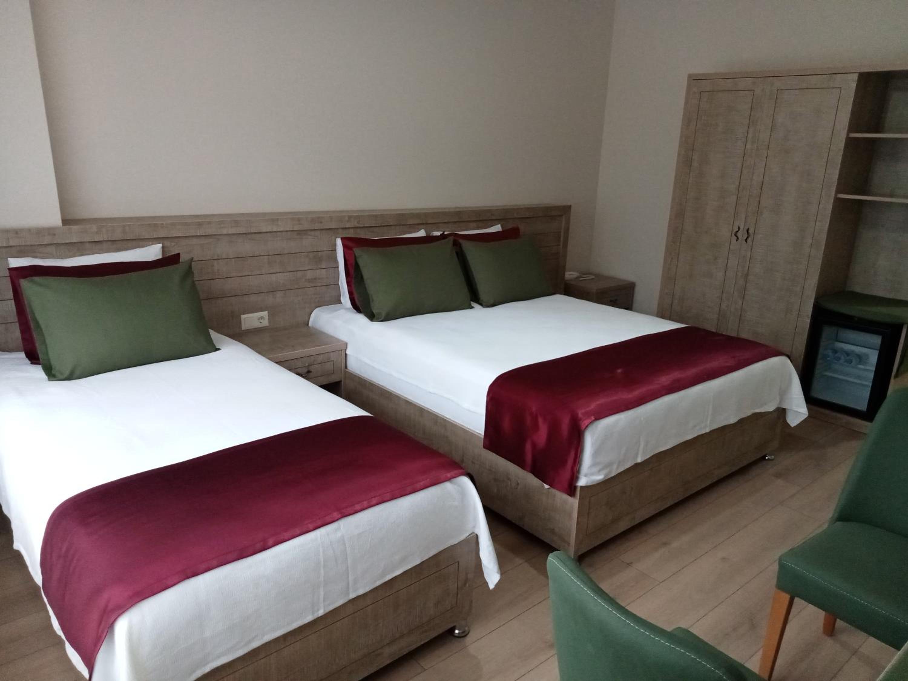 Triple Room with City View - Photo 3