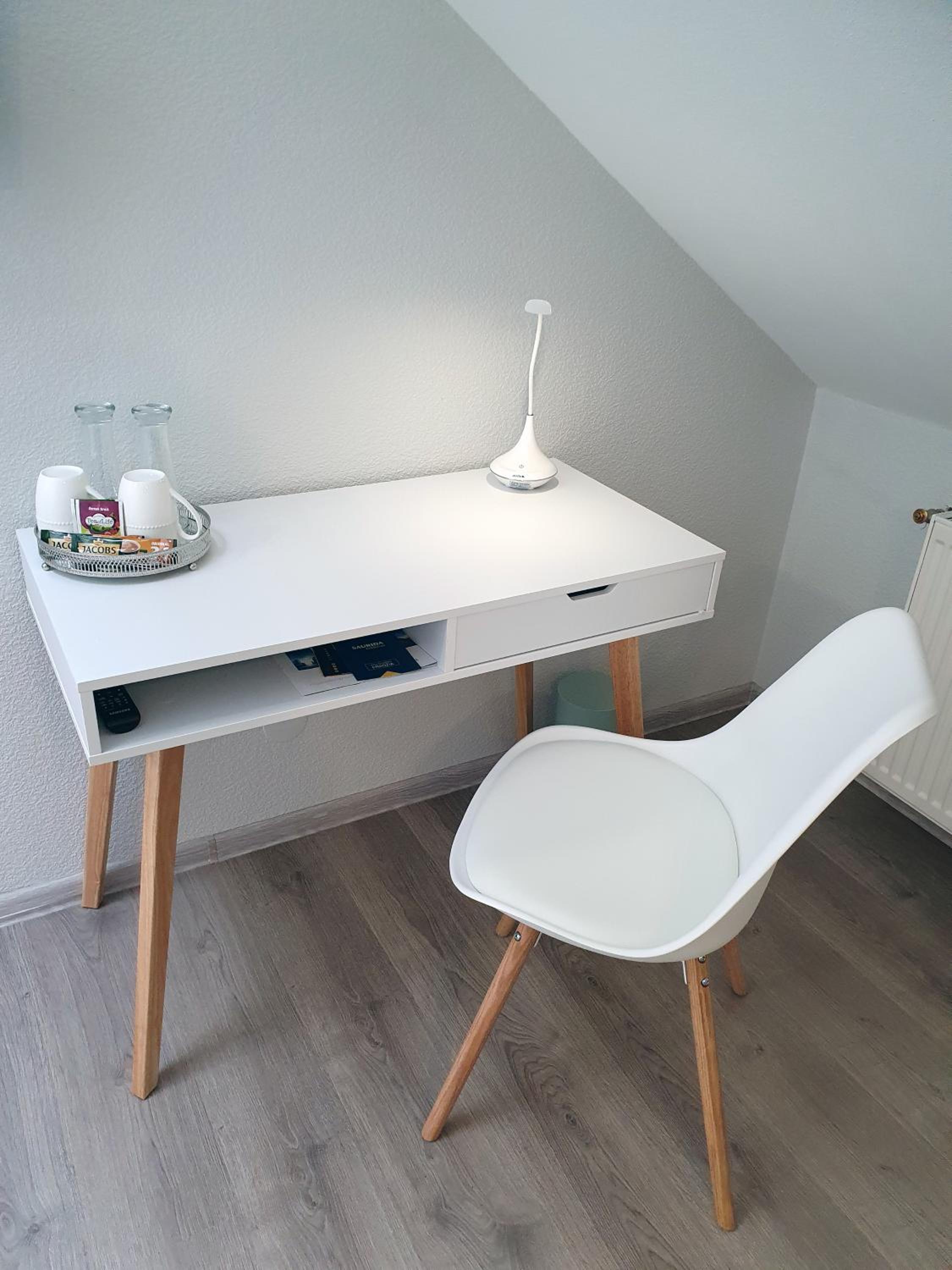 Standard Double Room - Photo 8