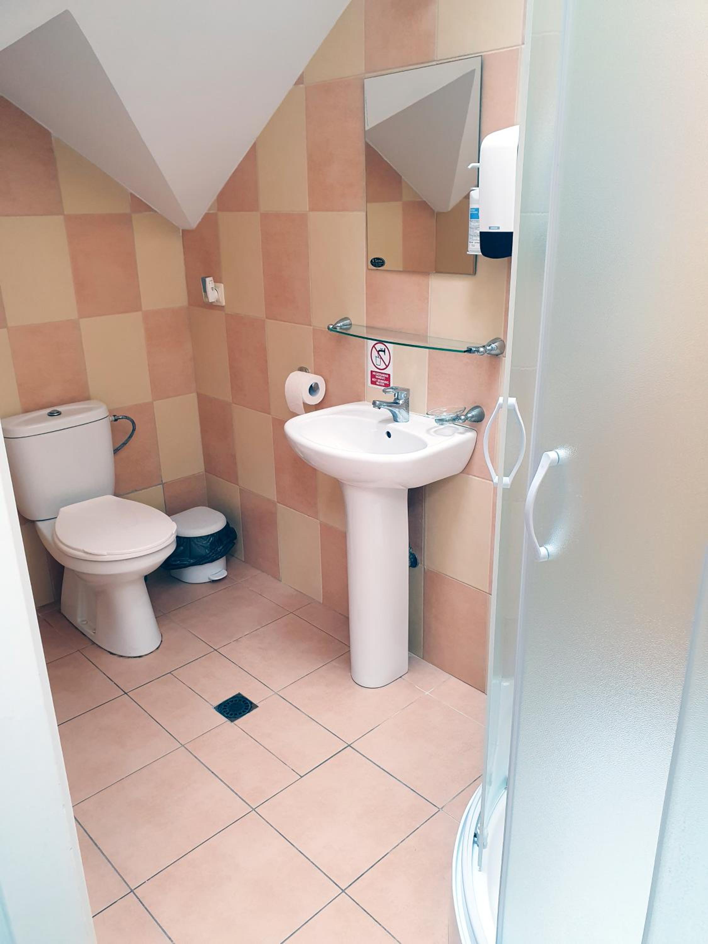Standard Double Room - Photo 15