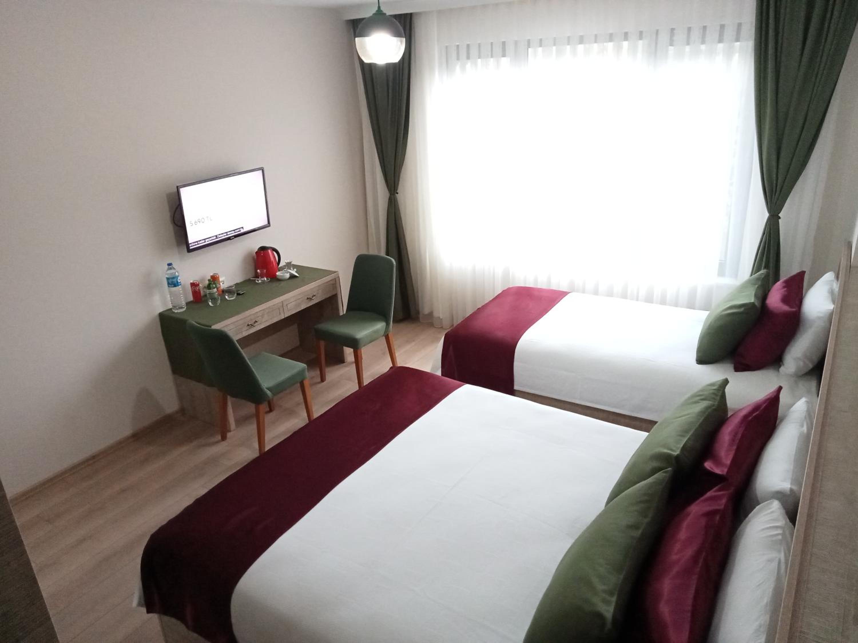 Triple Room with City View - Photo 8