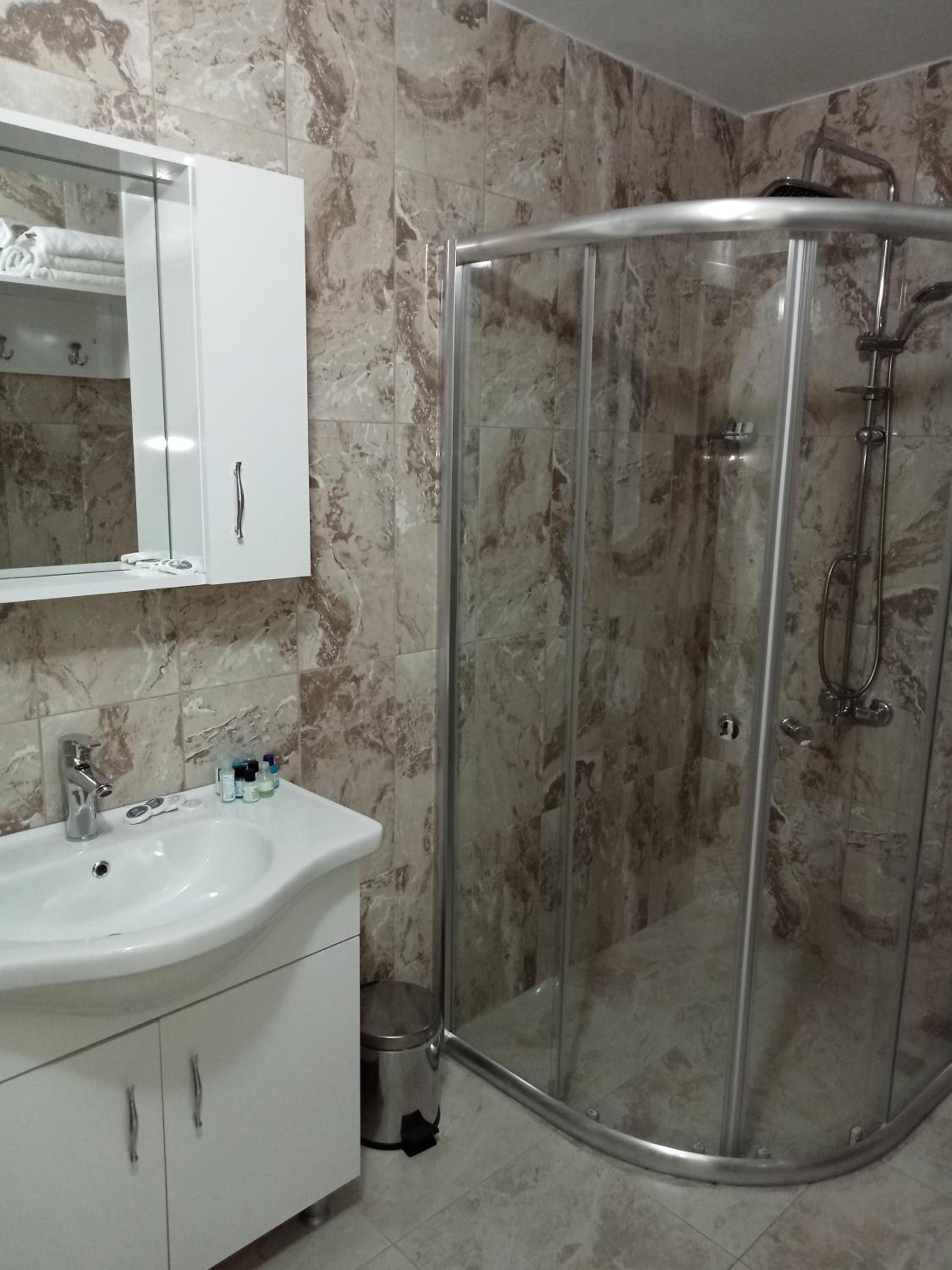 Triple Room with City View - Photo 11