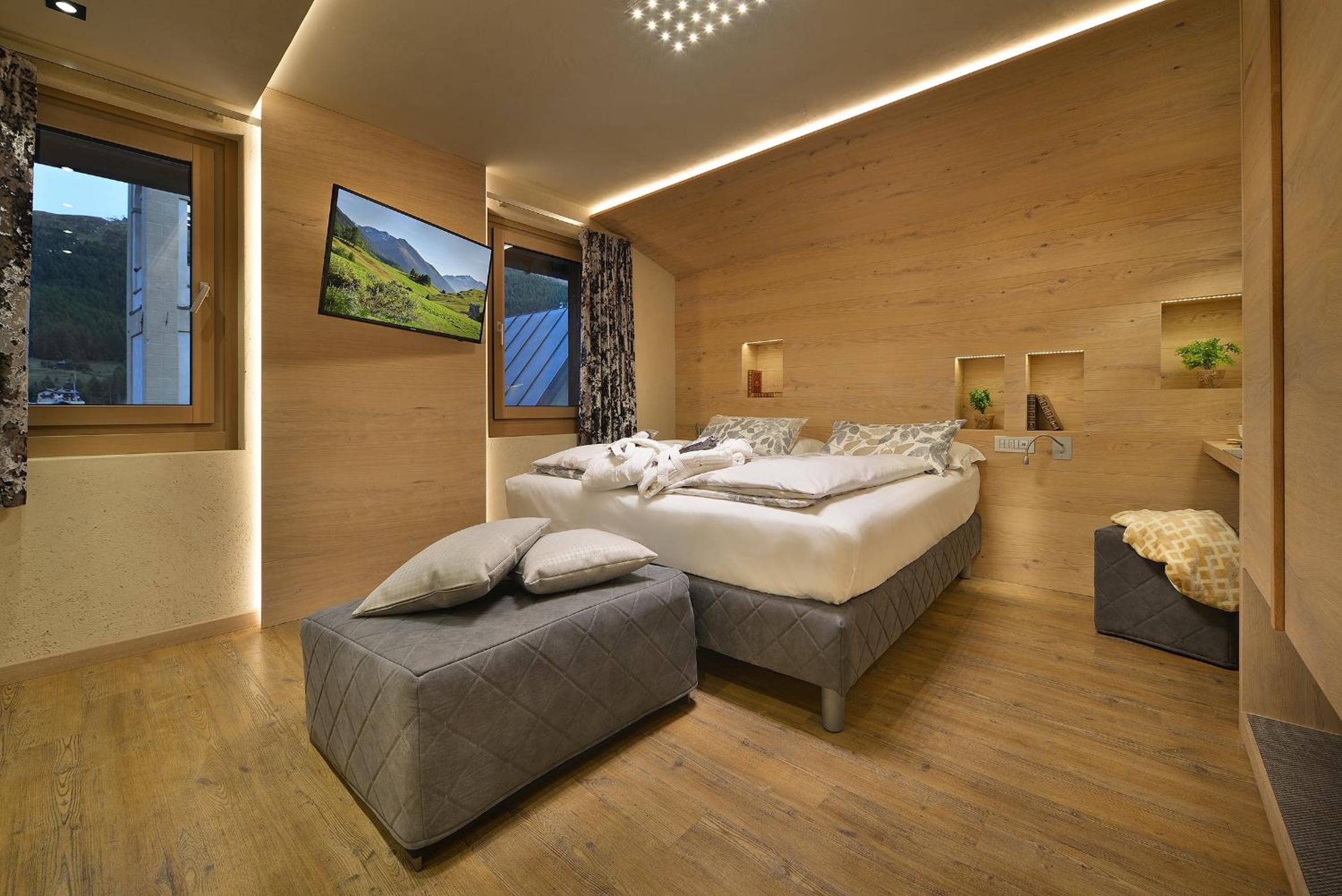 Deluxe Double or Twin Room