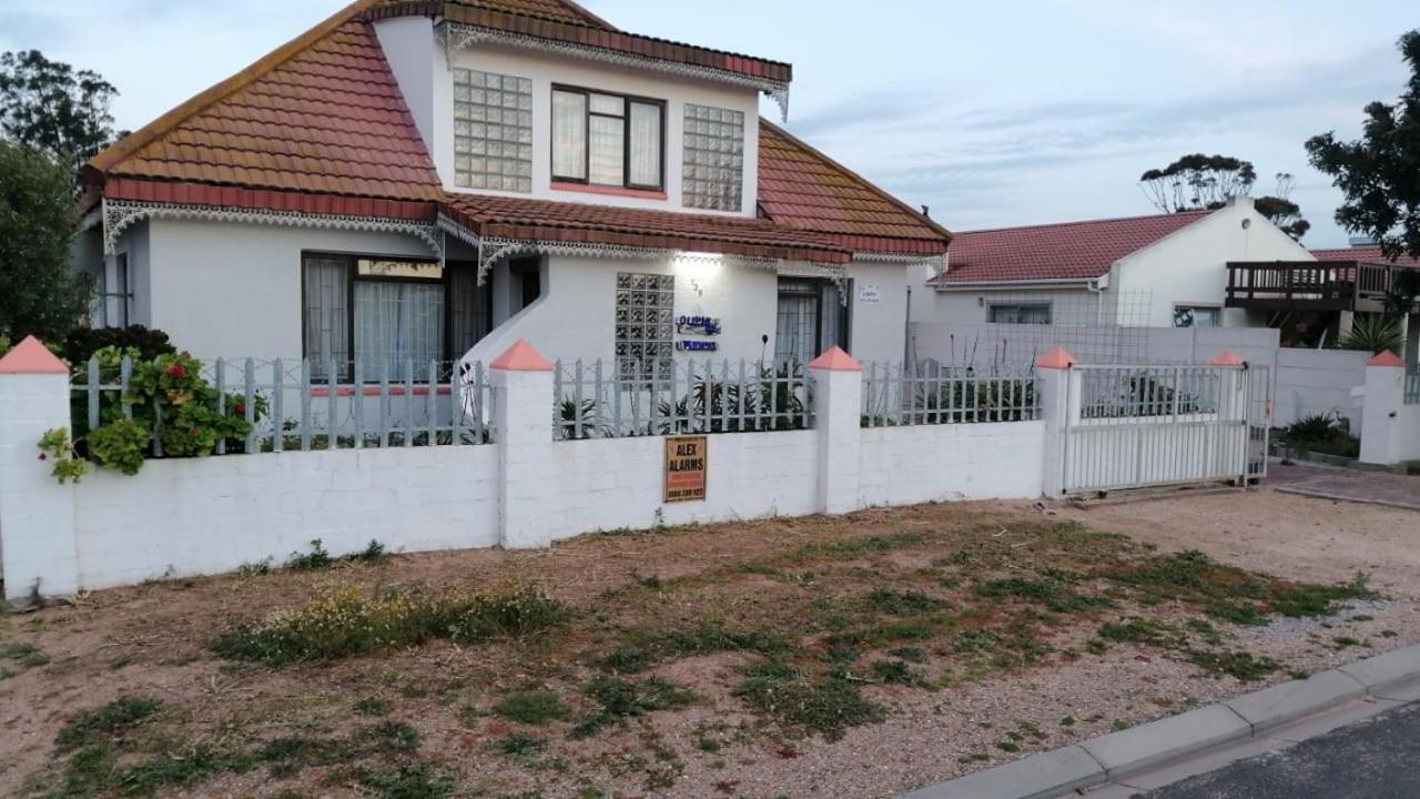 Three-Bedroom Apartment - Photo 11