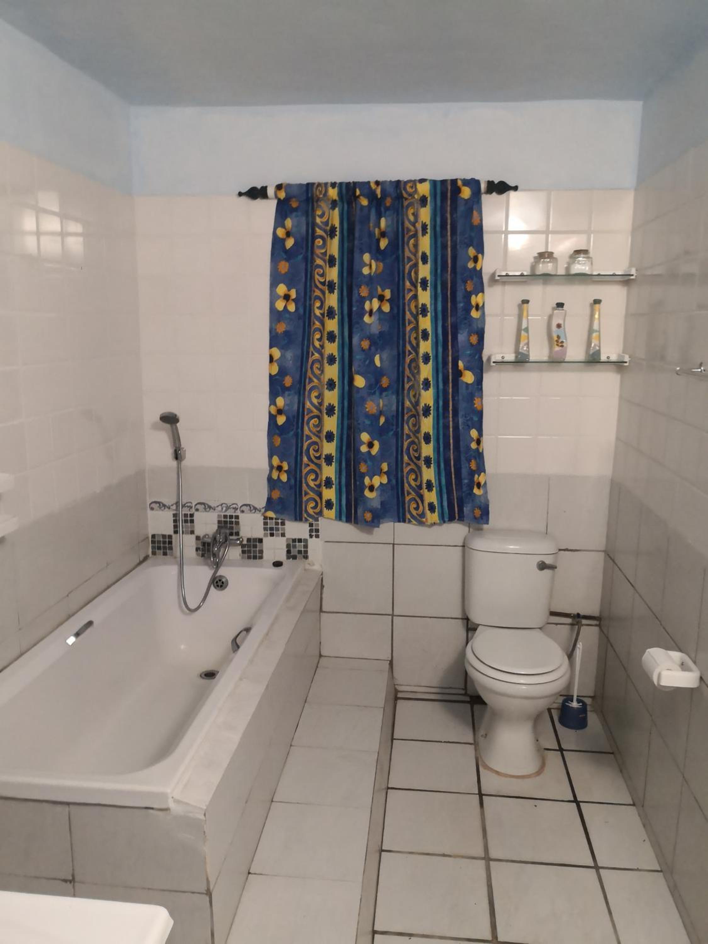 Three-Bedroom Apartment - Photo 8