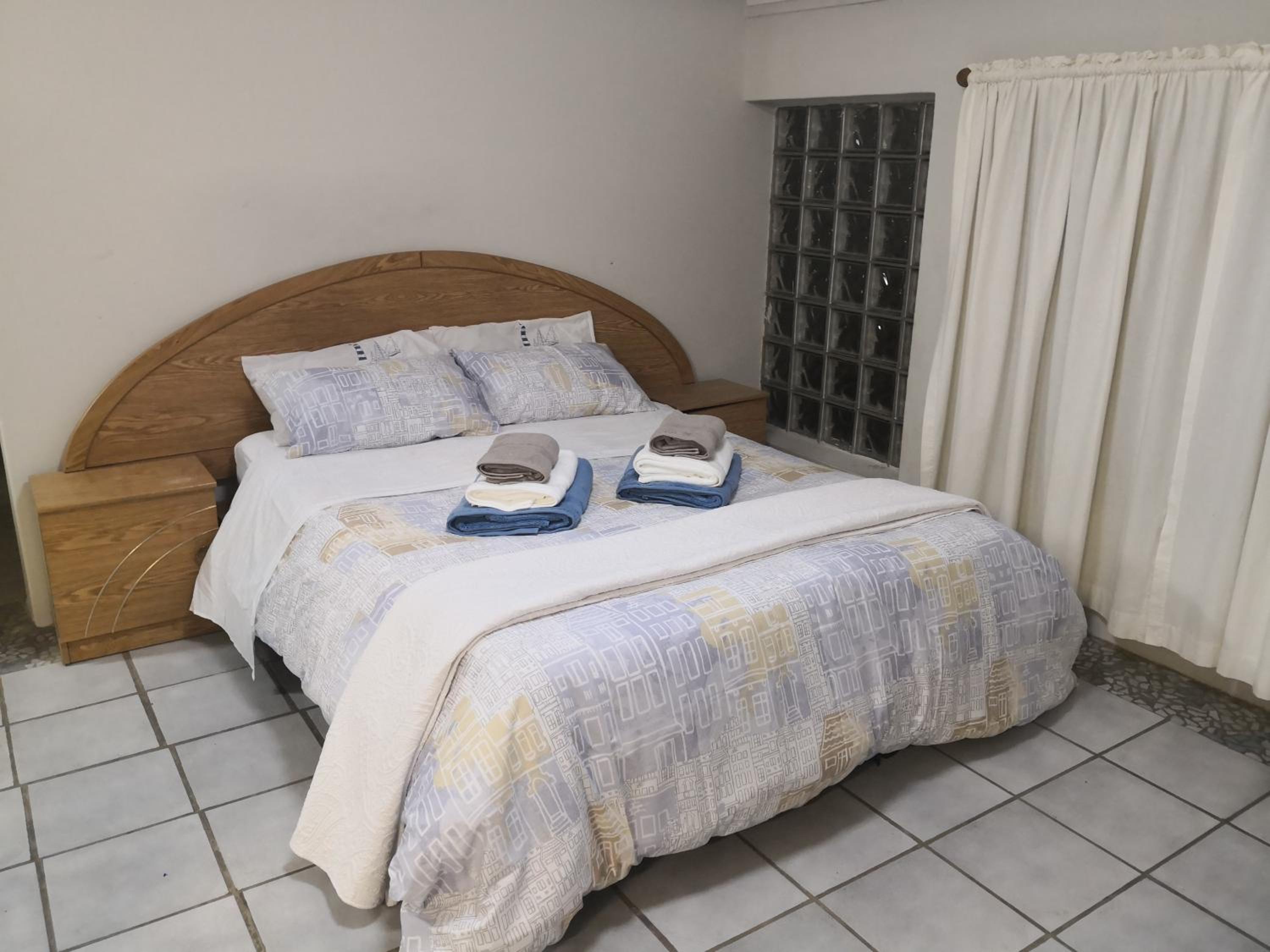 Three-Bedroom Apartment - Photo 9