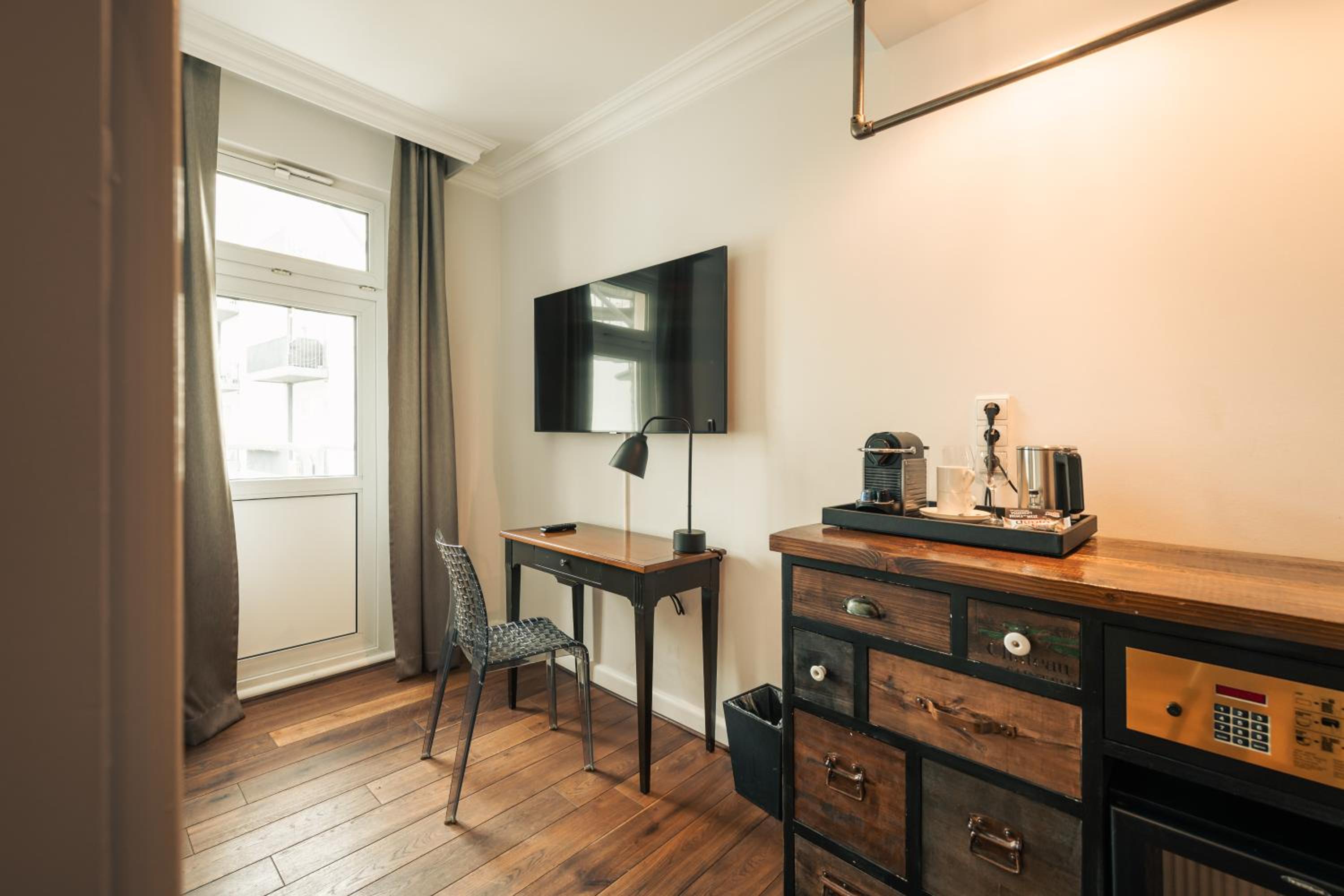 Compact Room - Single photo 2