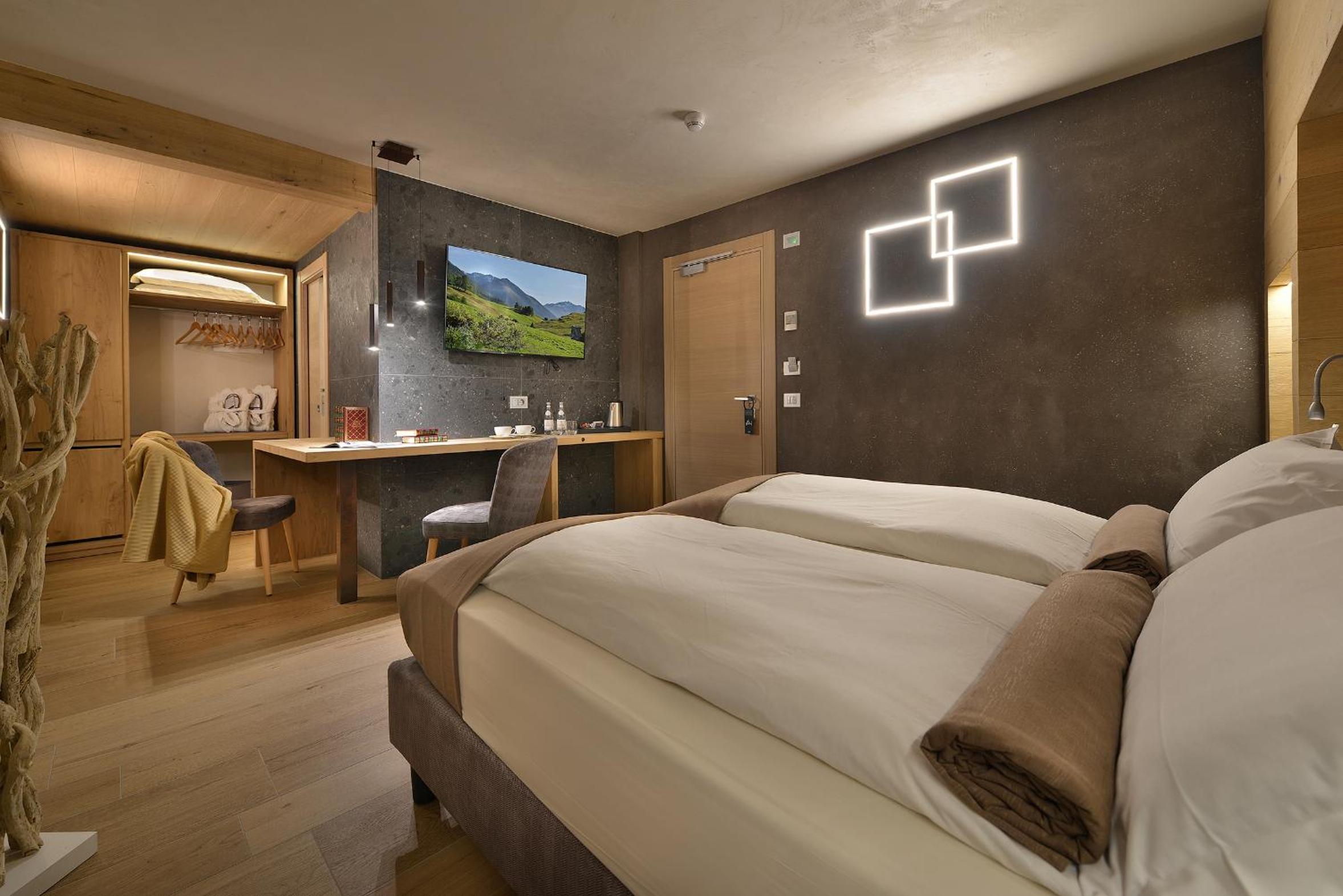 Deluxe Double or Twin Room with Balcony