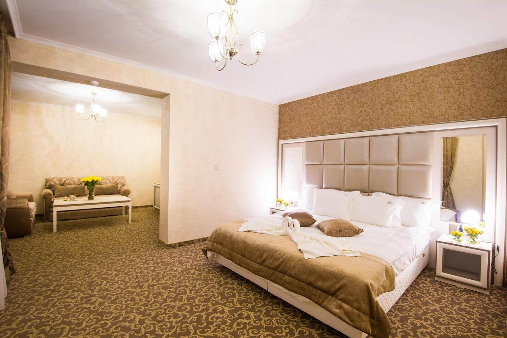 Deluxe Double Room (2 Adults + 1 Child) photo 2