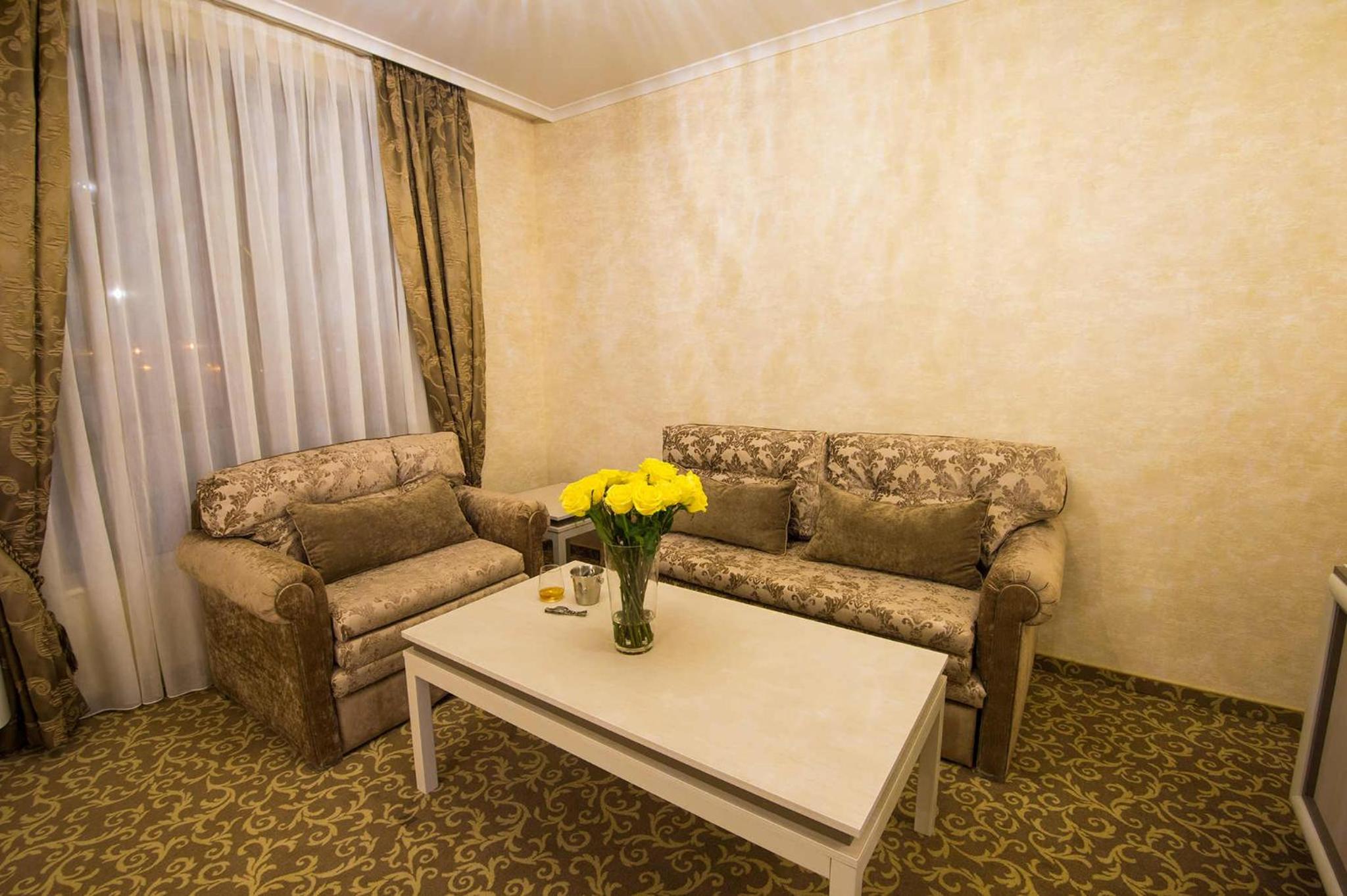 Deluxe Double Room (2 Adults + 1 Child) photo 1
