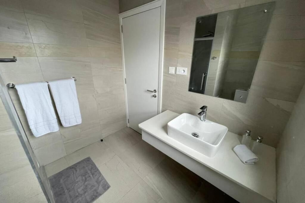 One-Bedroom Apartment photo 3