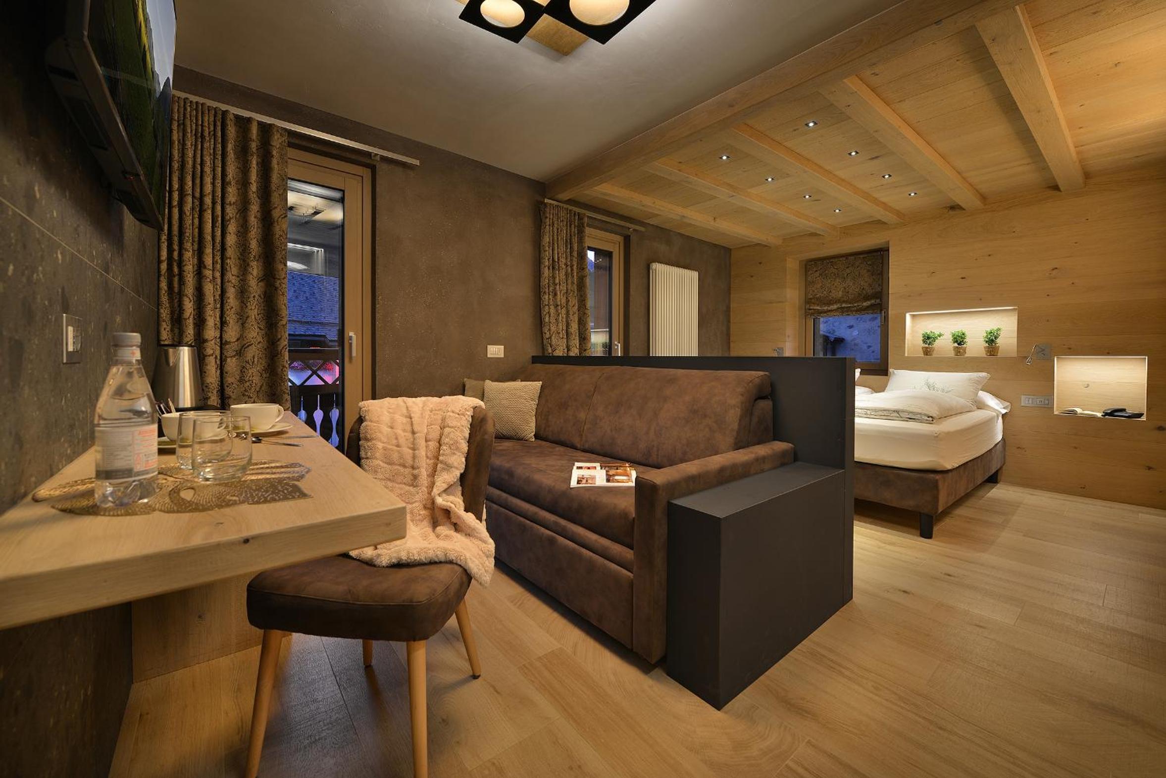 Superior Deluxe Double or Twin Room  photo 3