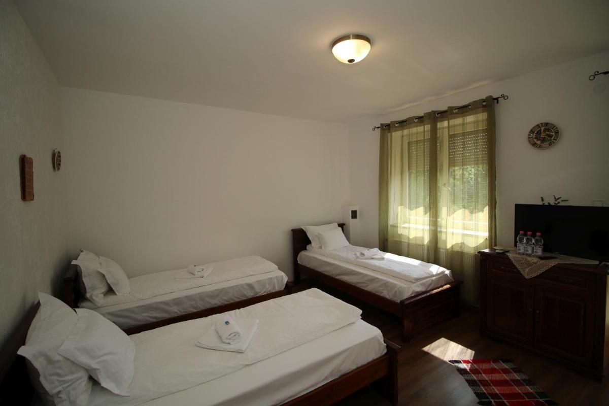 Triple Room with Bathroom photo 3