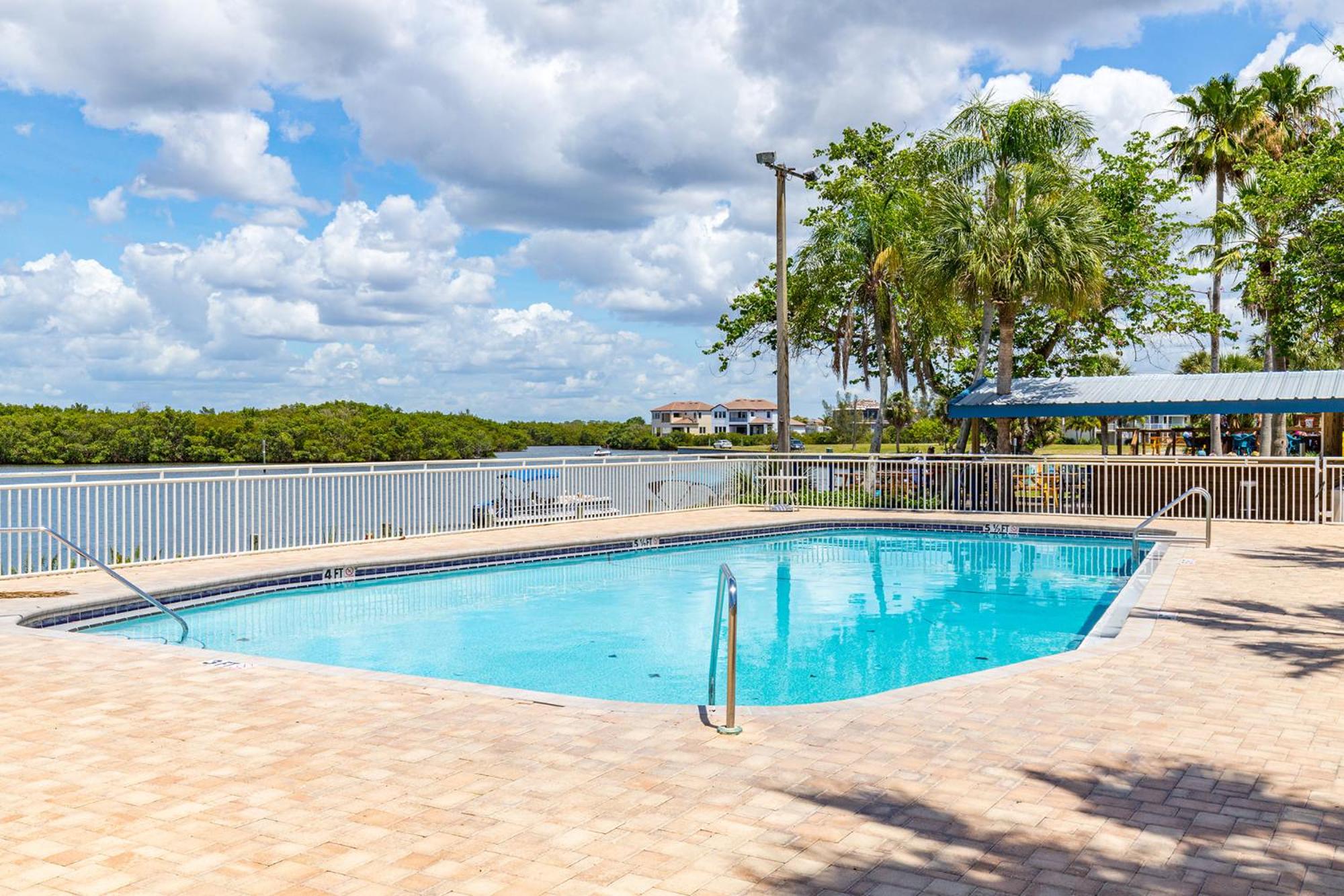 Double Room with Lake View - Photo 40