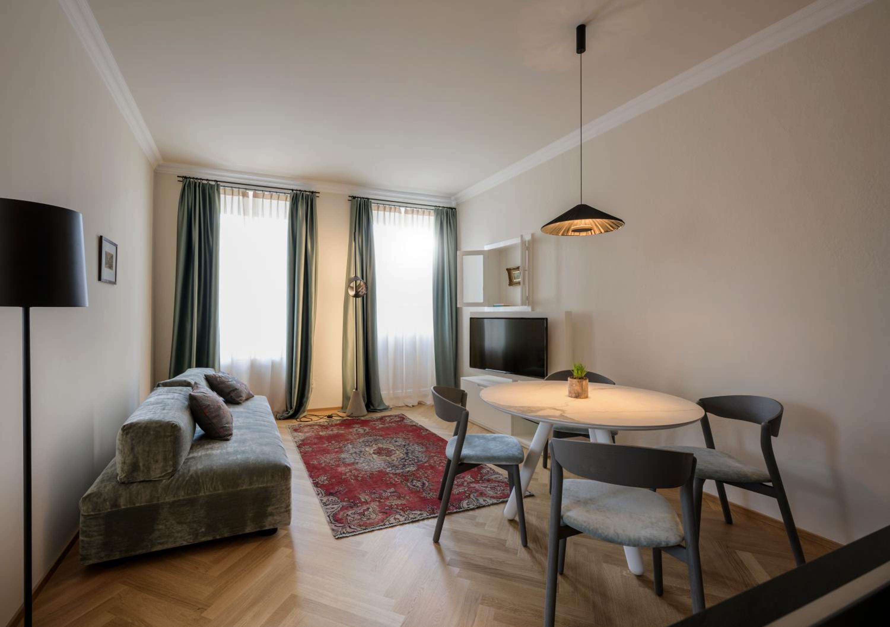 One-Bedroom Apartment photo 2