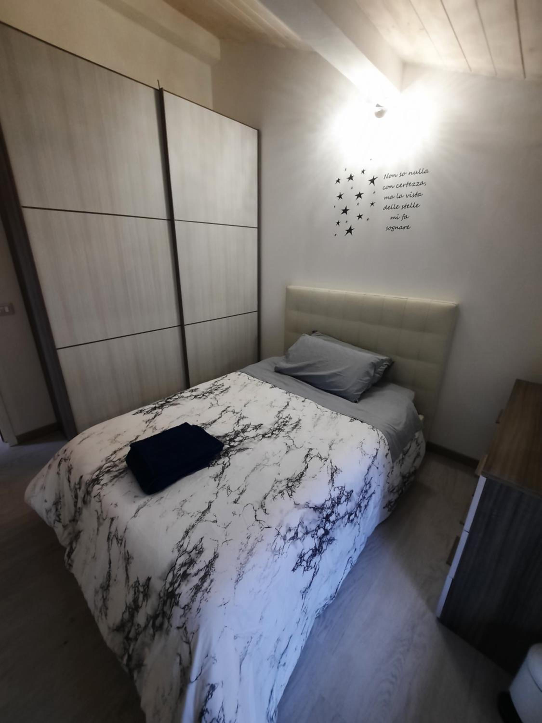 Standard Single Room with Shared Bathroom photo 3