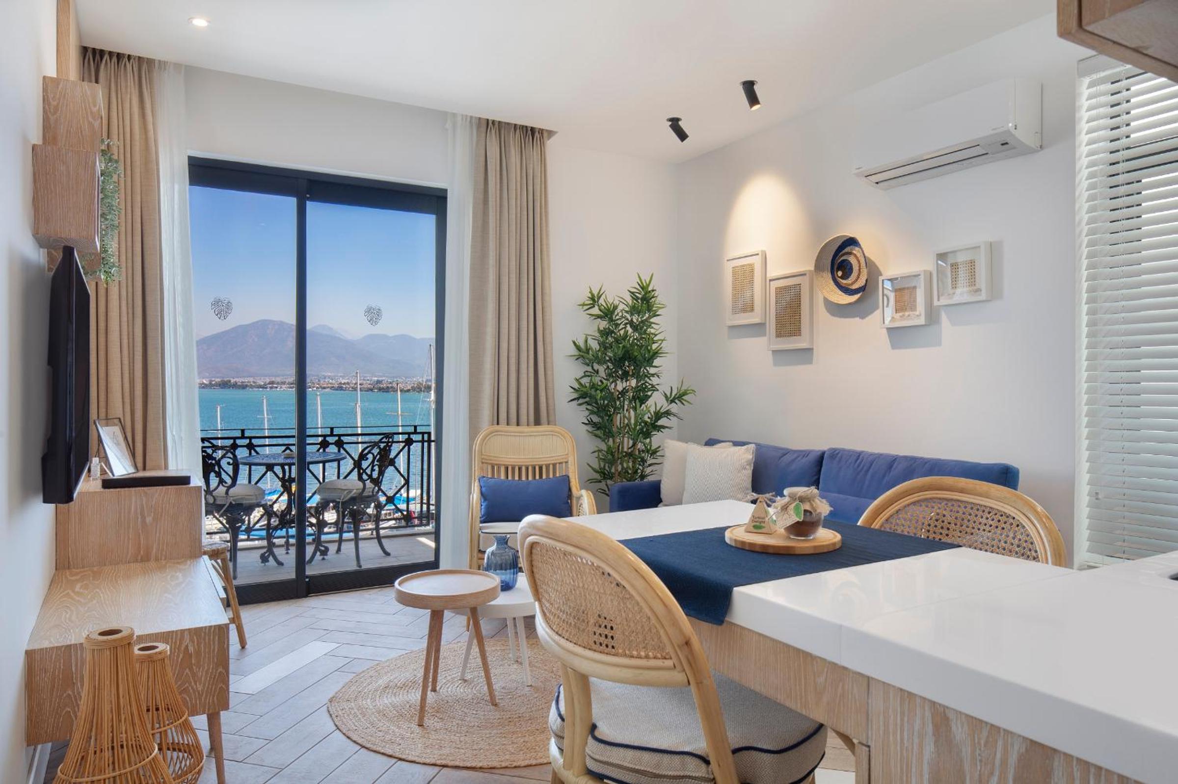Deluxe Suite with Sea View