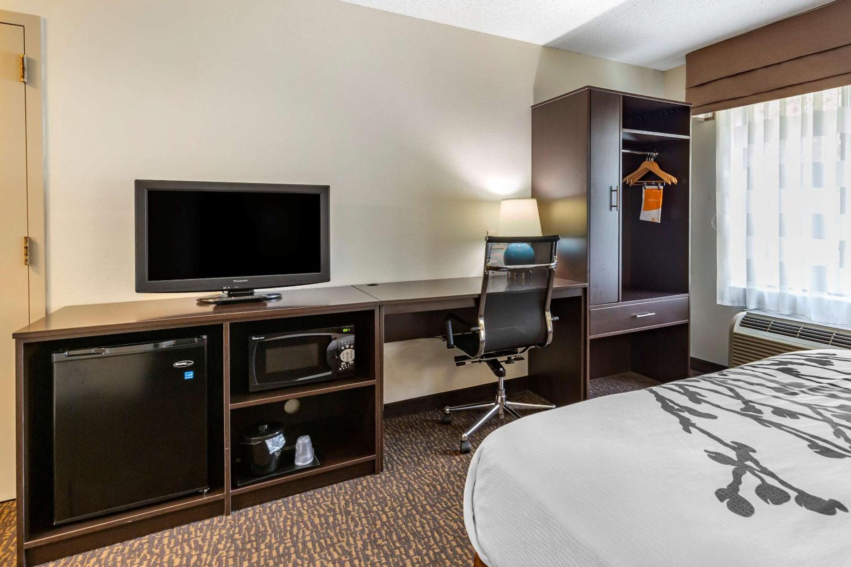 Queen Room - Accessible/Non-Smoking - Photo 2