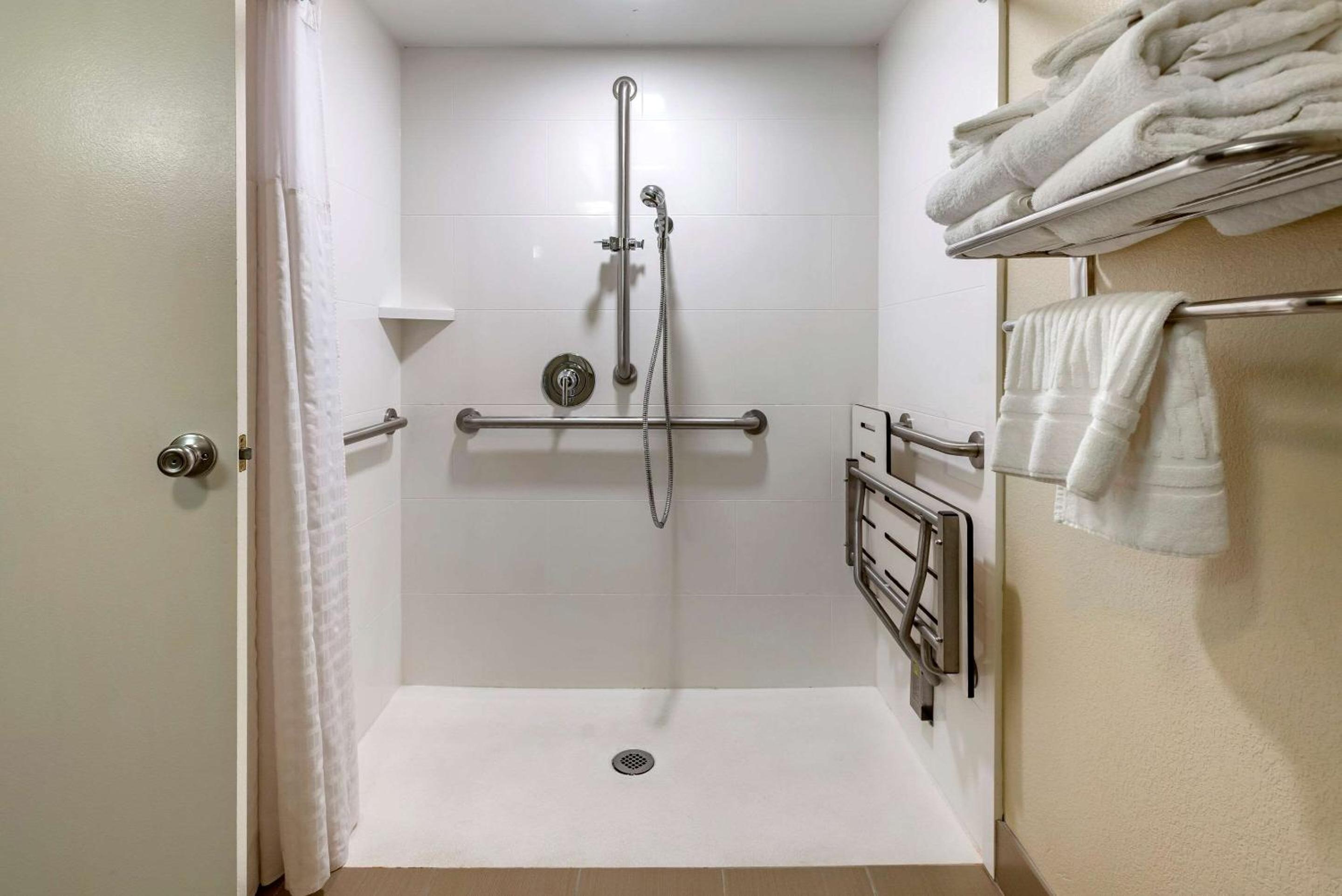 King Suite - Accessible/Non-Smoking - Photo 1