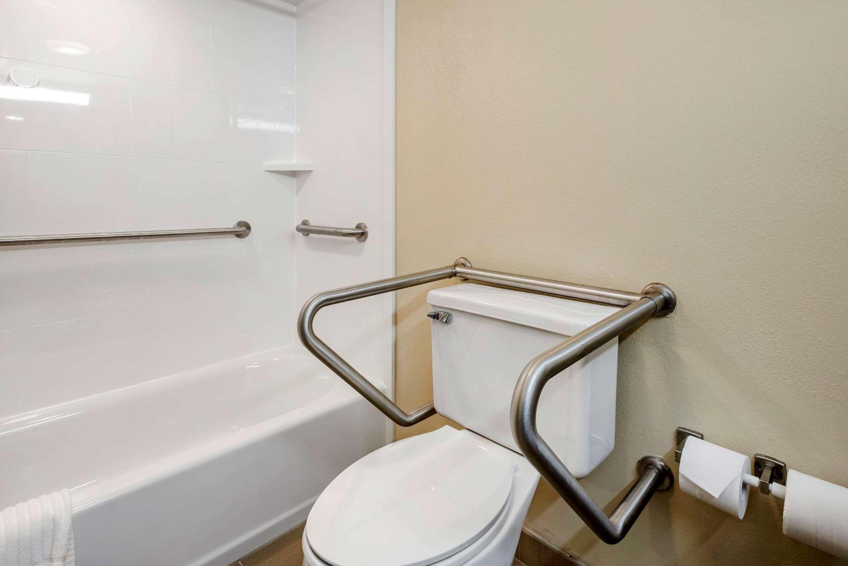 King Suite - Accessible/Non-Smoking - Photo 2
