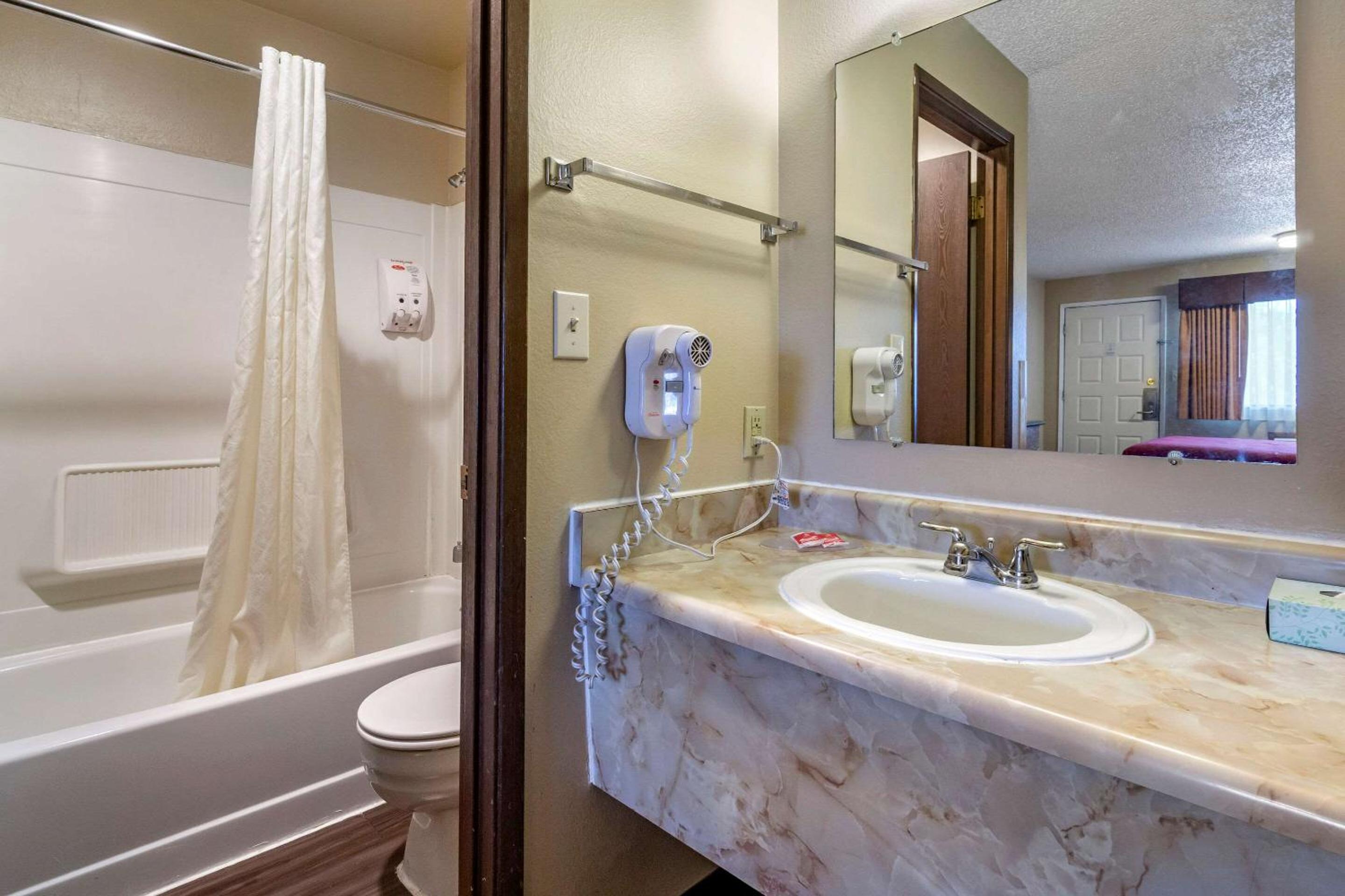 Superior Double Room with Two Double Beds - Lake View/Non-Smoking - Photo 4