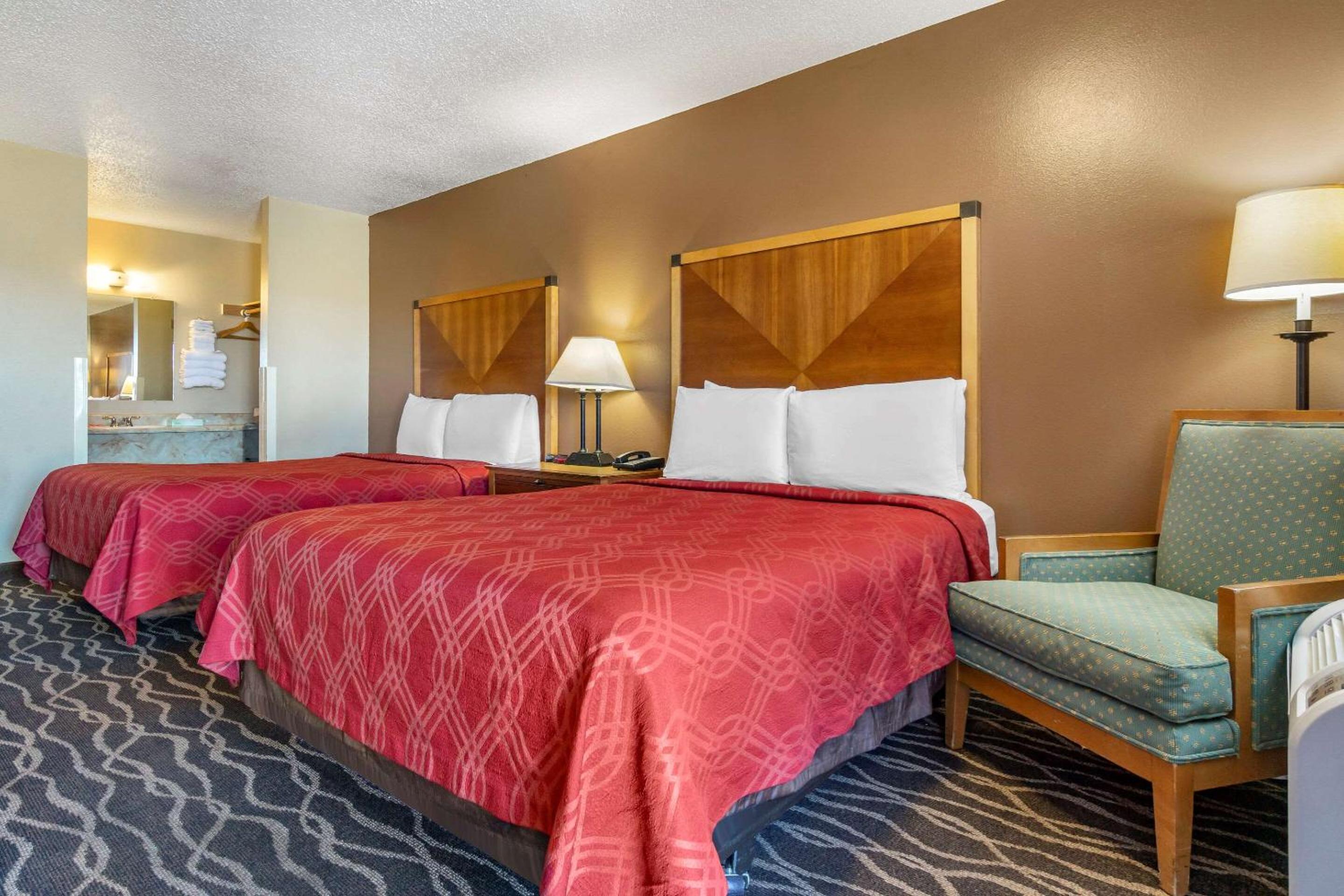 Deluxe Double Room with Two Double Beds - Non-Smoking - Photo 1