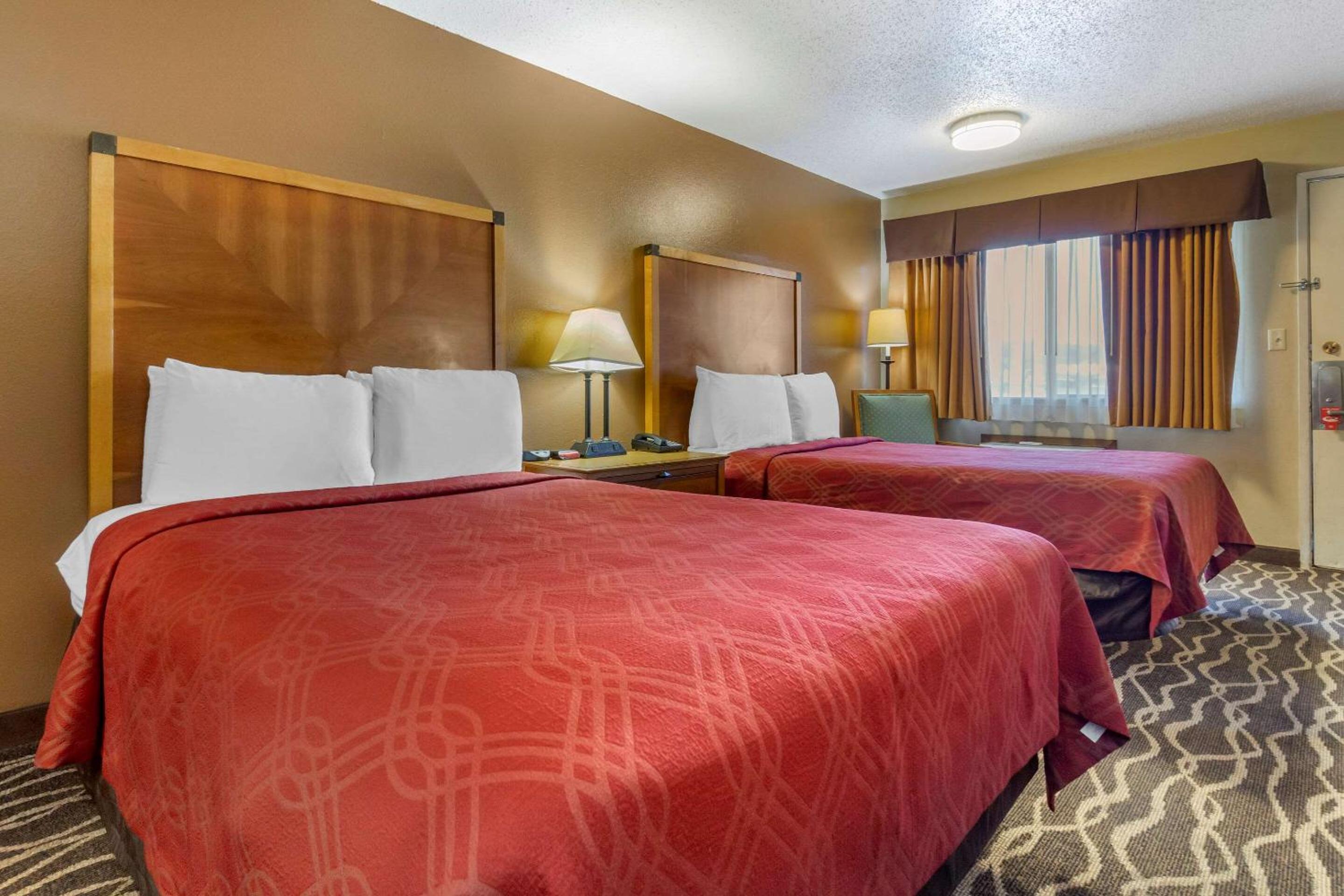 Deluxe Double Room with Two Double Beds - Non-Smoking - Photo 2