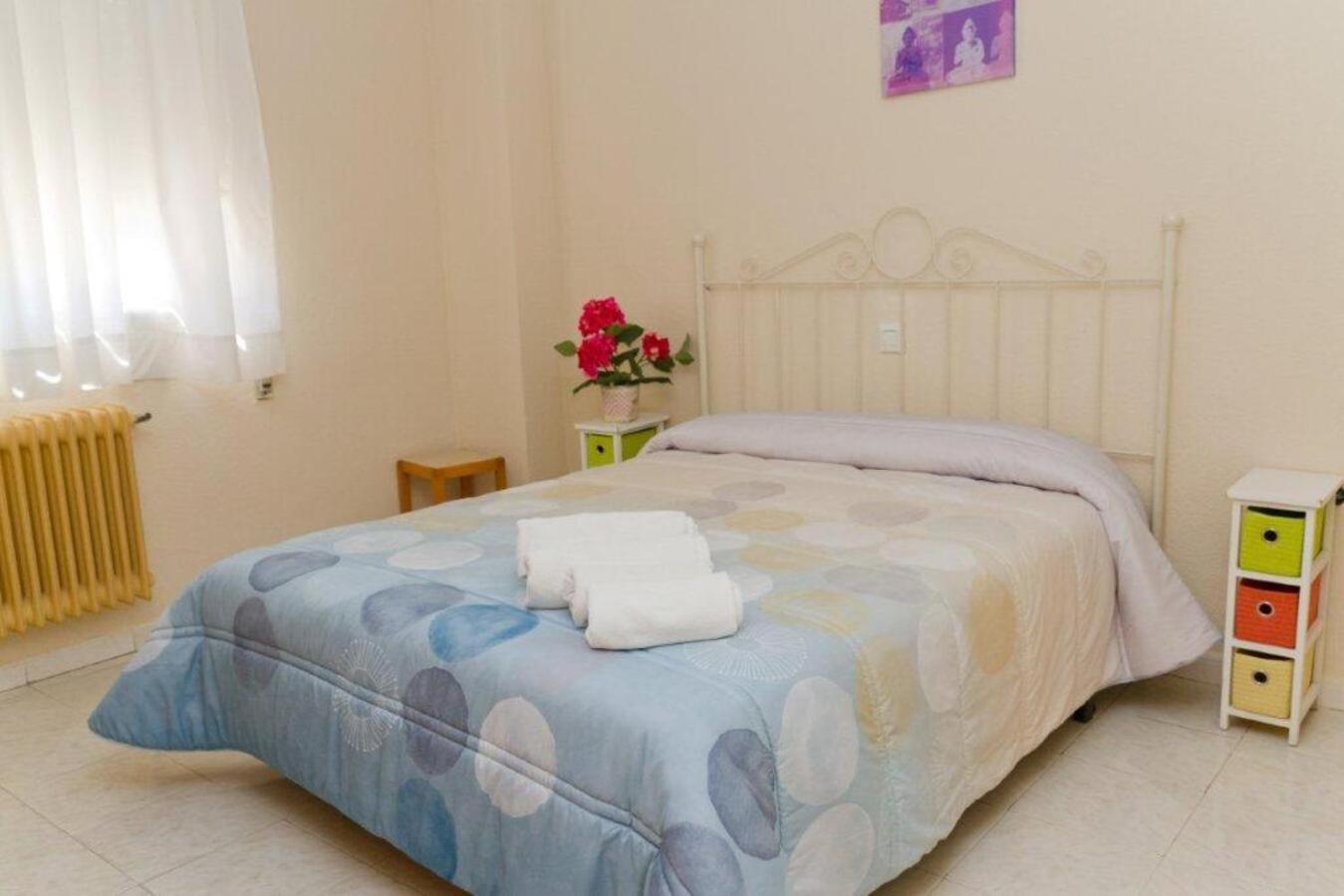 Habitación individual con baño compartido