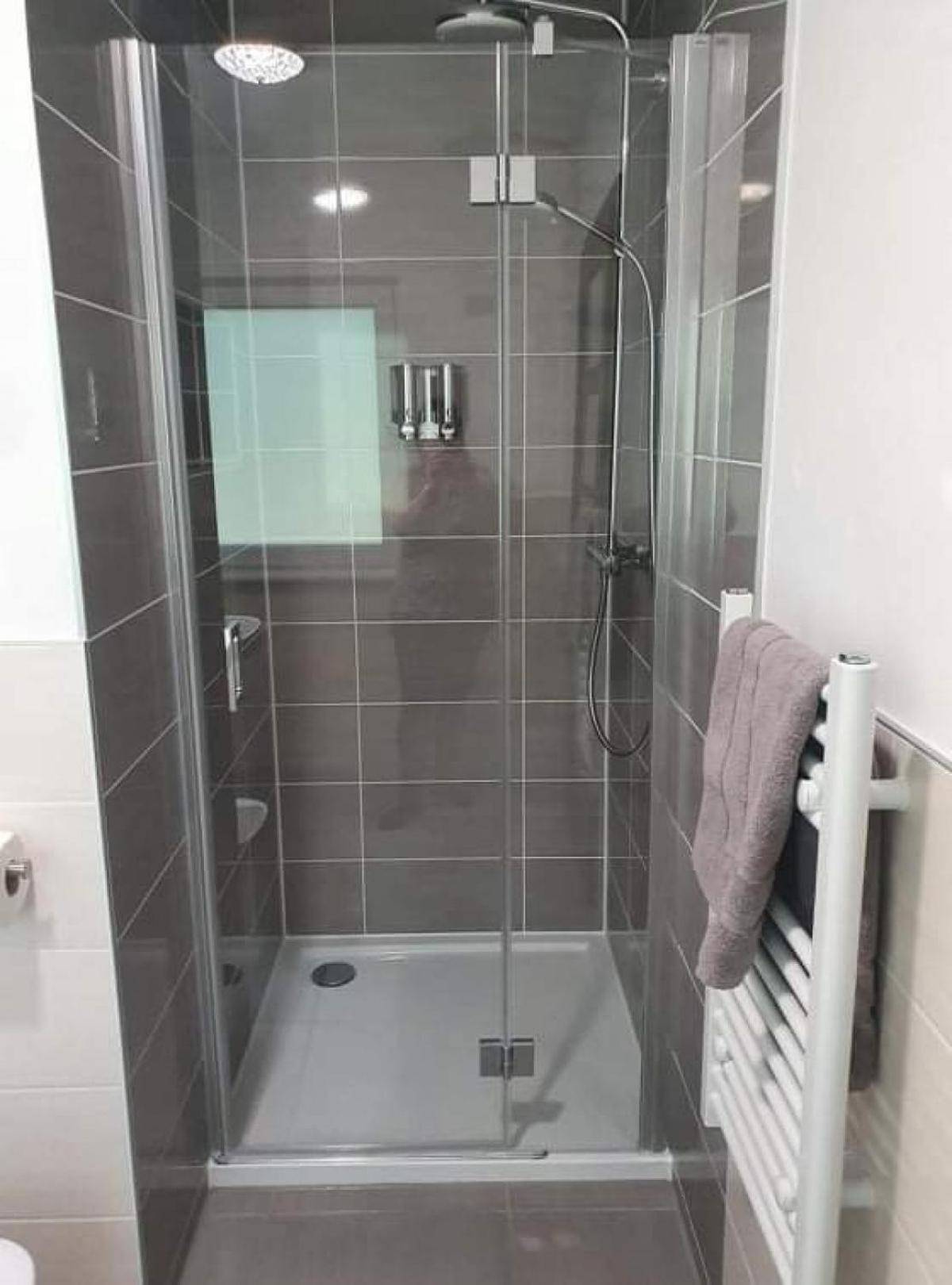 Deluxe Double Room with Shower - Photo 3