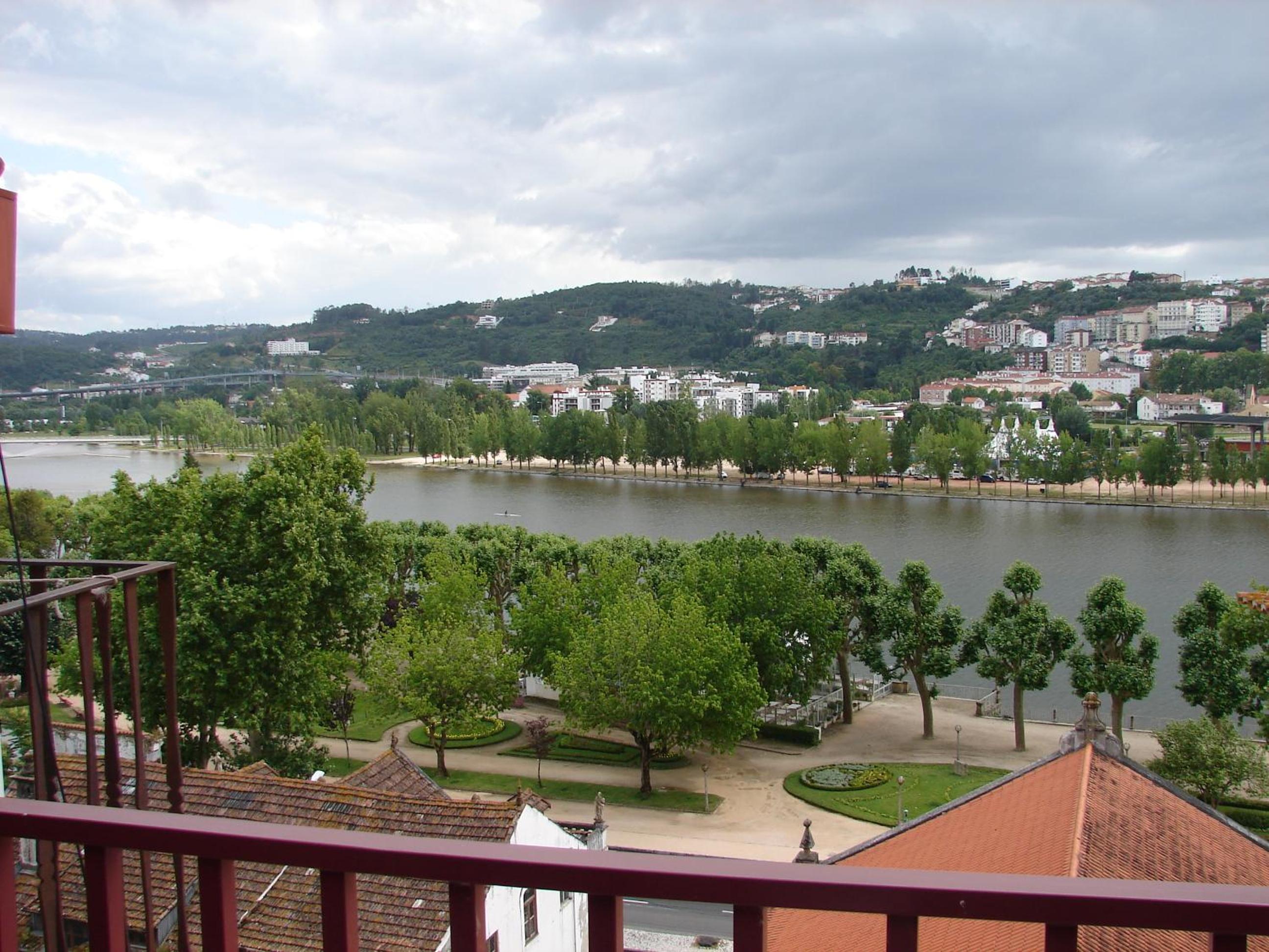 Apartment with Balcony - Photo 4