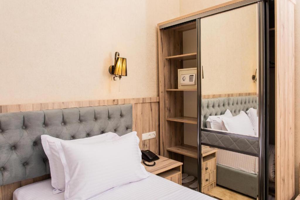 Twin Room - Photo 3