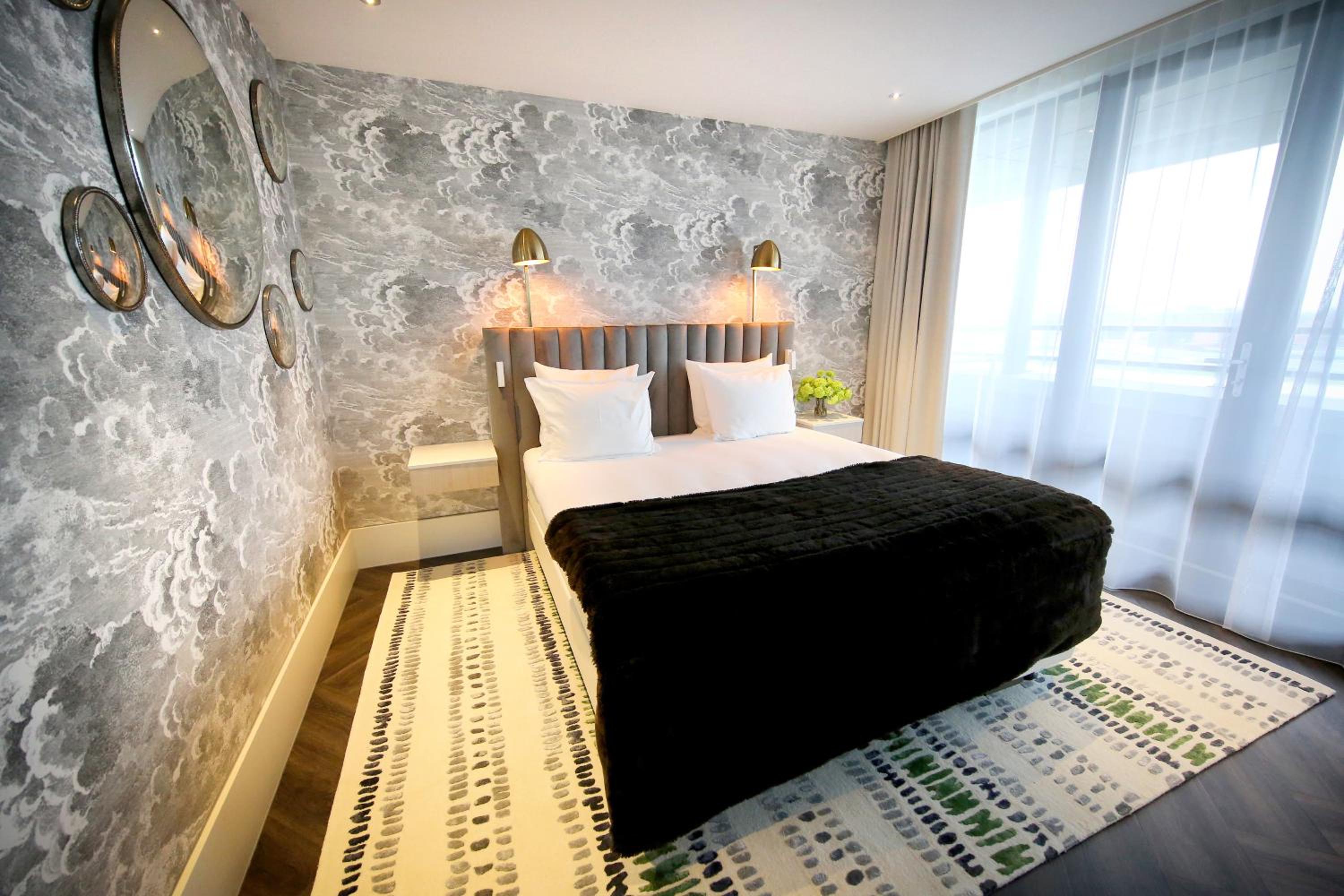 Executive Suite photo 2
