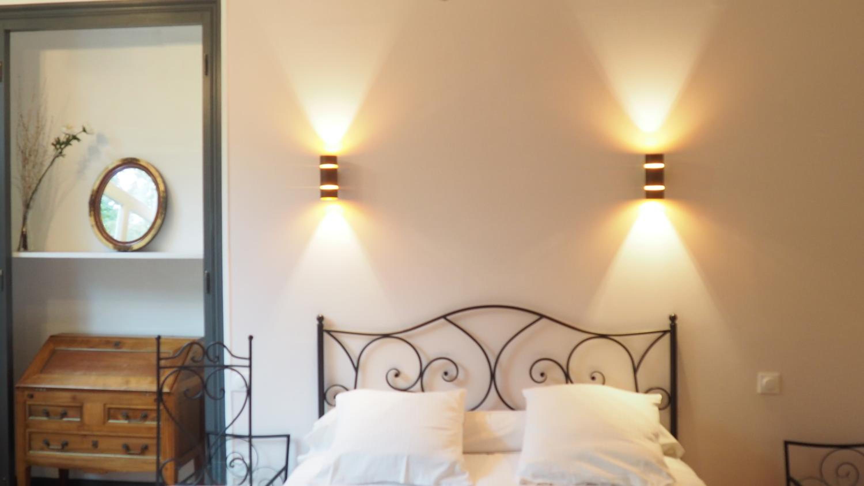 Quadruple Room with Bath - Photo 9