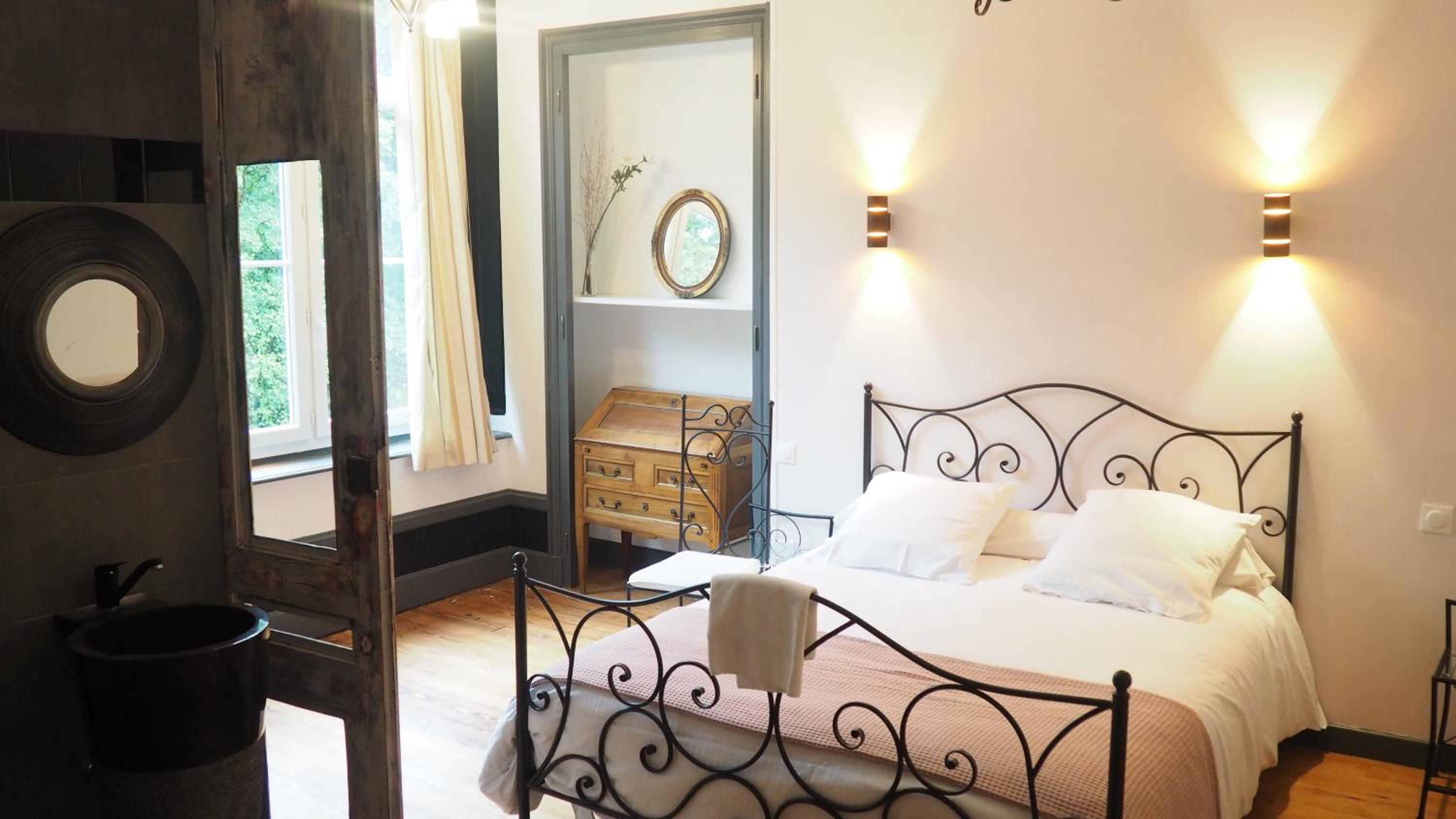 Quadruple Room with Bath - Photo 7
