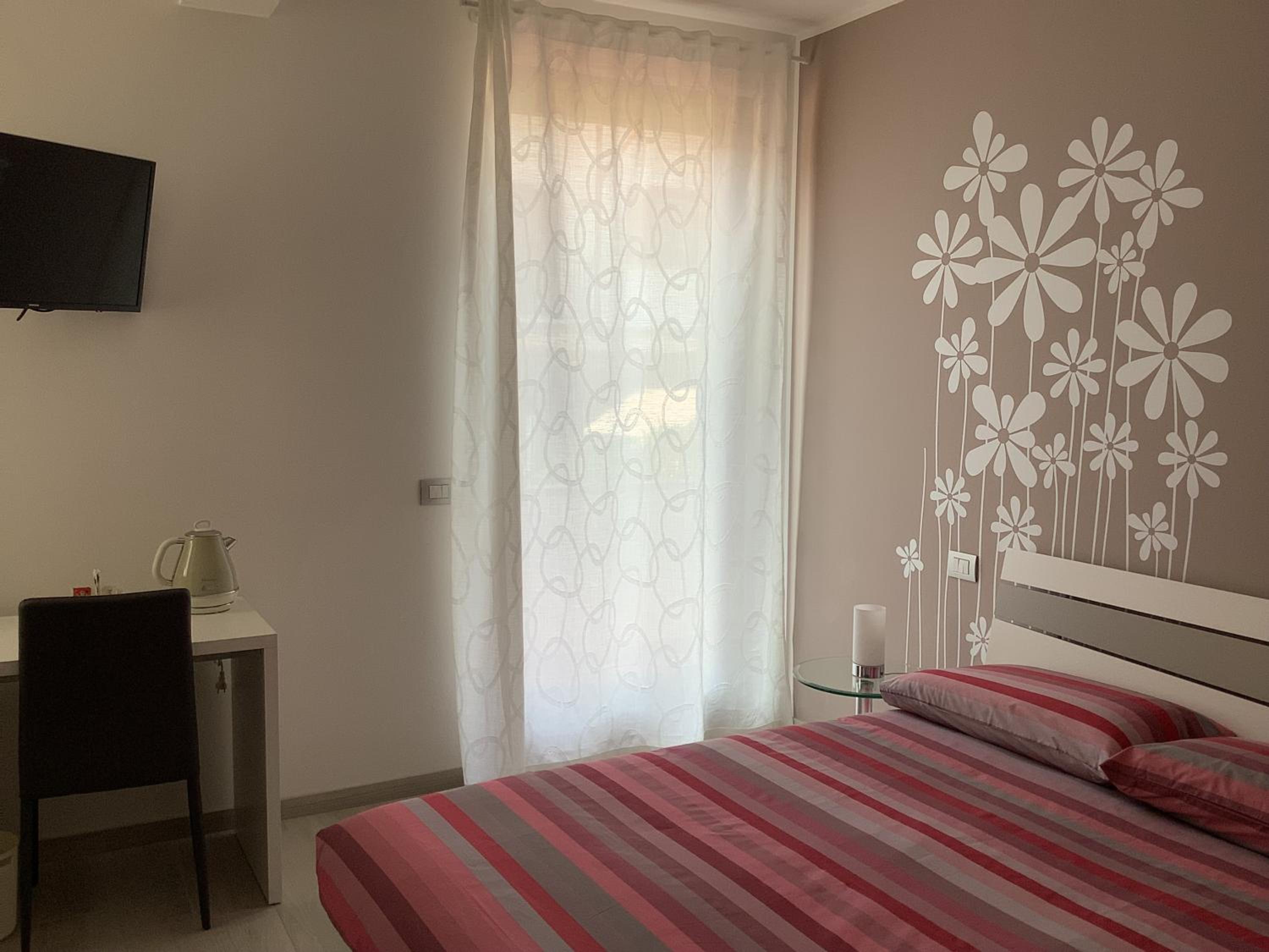 Queen Room photo 1