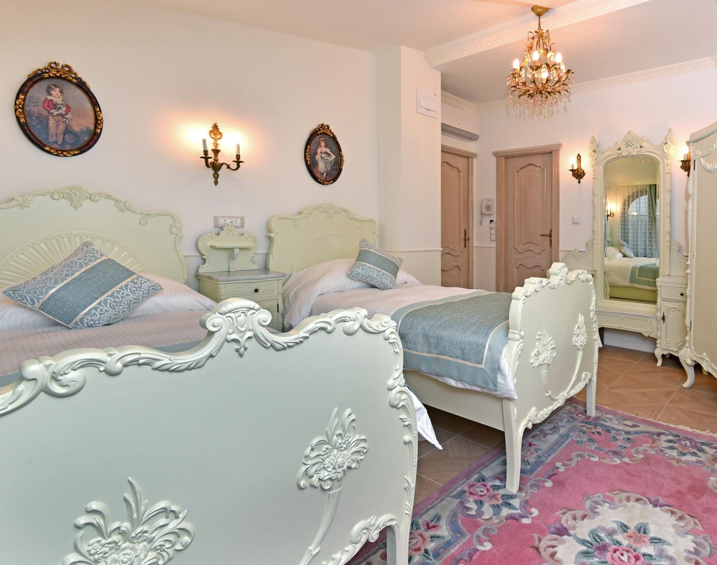 Double or Twin Room - Photo 4