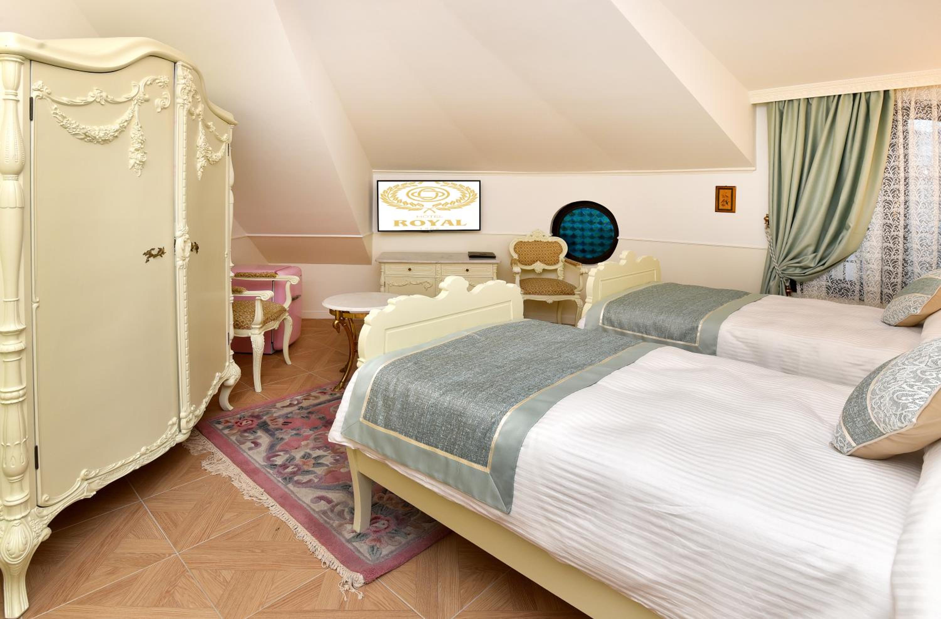 Double or Twin Room - Photo 3