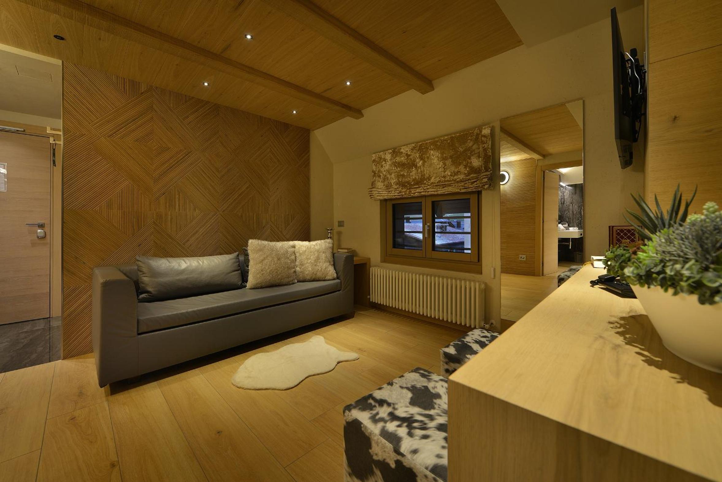 Suite with Hot Tub