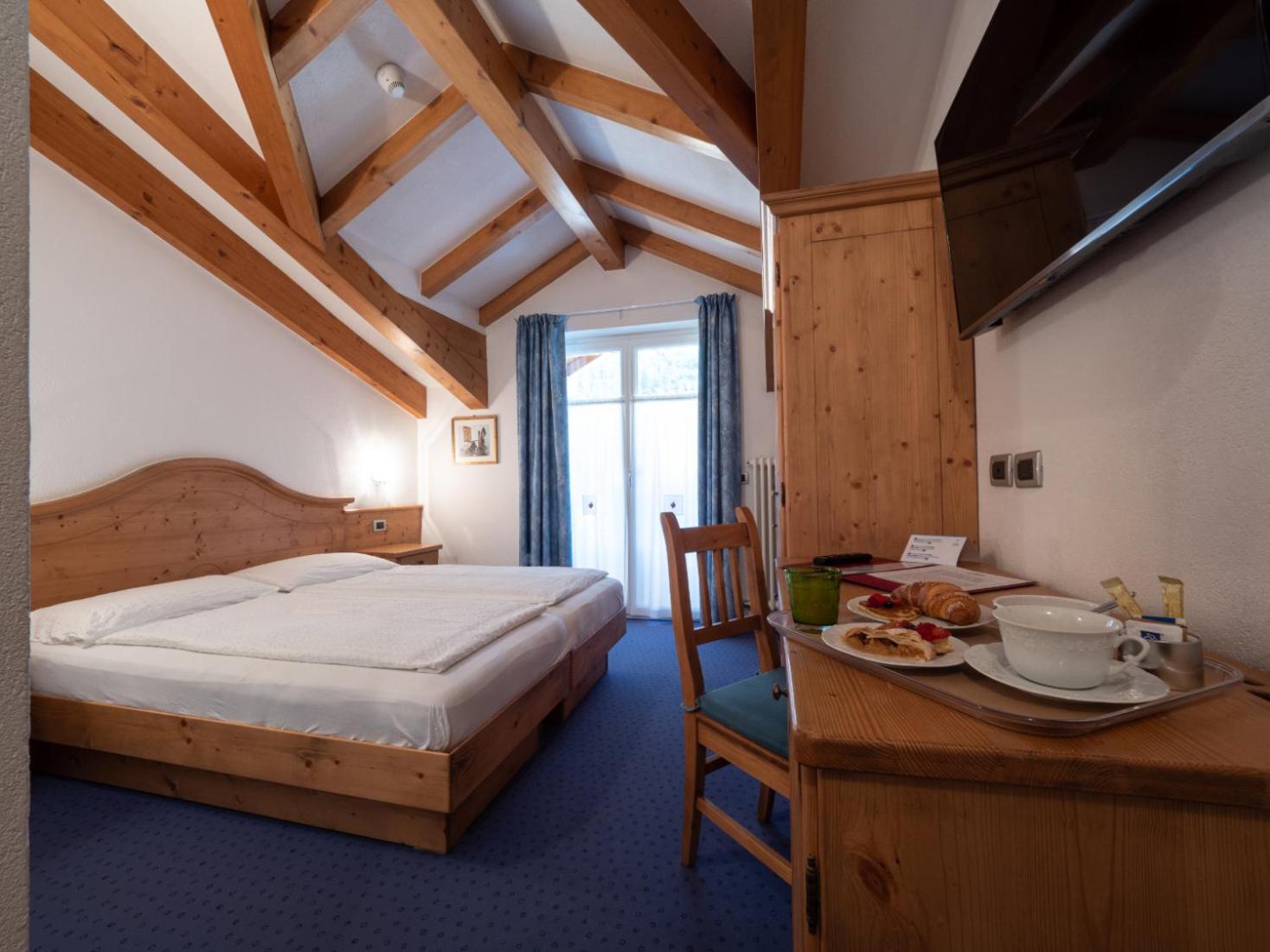 Double or Twin Room with Balcony - Photo 5