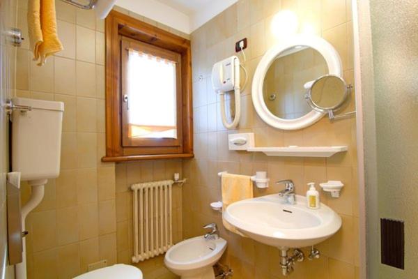 Double or Twin Room - Photo 3