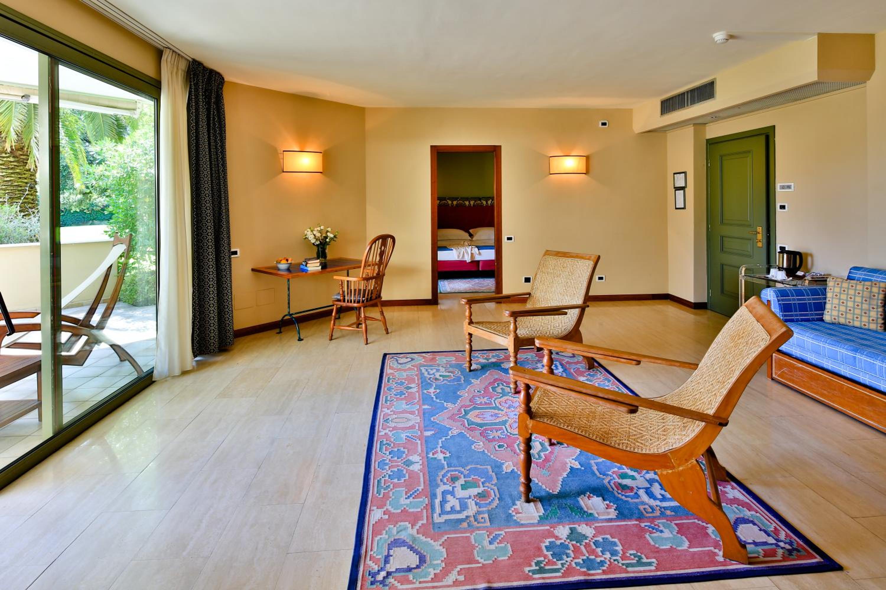 Suite with Terrace - Photo 12