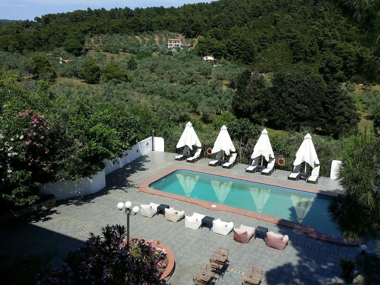 Apartment with Pool View  photo 3