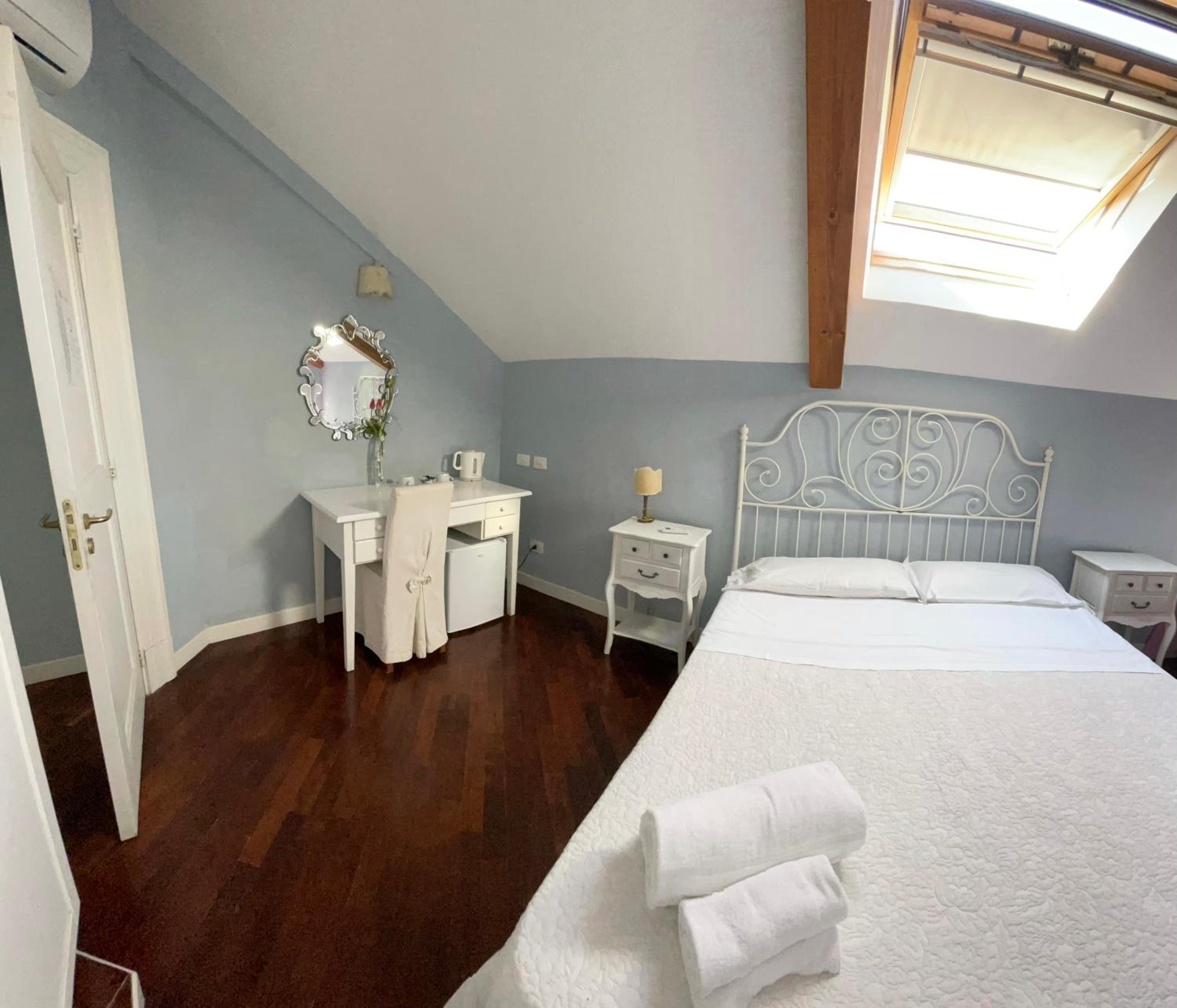 Standard Double Room - Photo 60